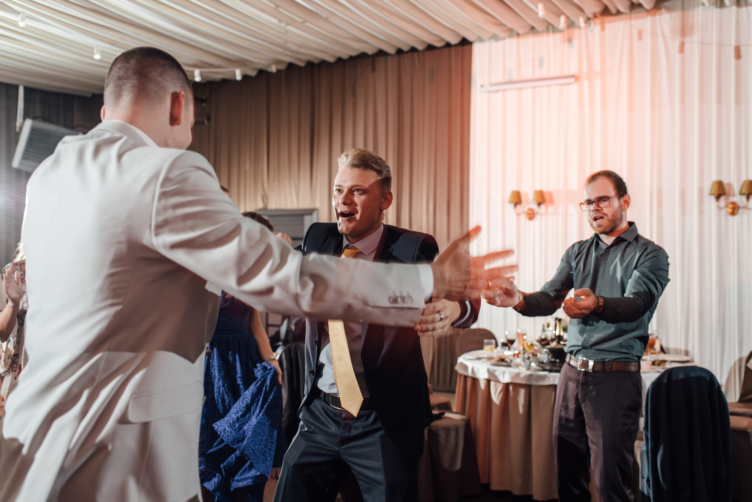 Свадебная фотосессия в Павловском дворце и парке. Свадебный фотограф в Санкт-Петербурге Венера Ахметова