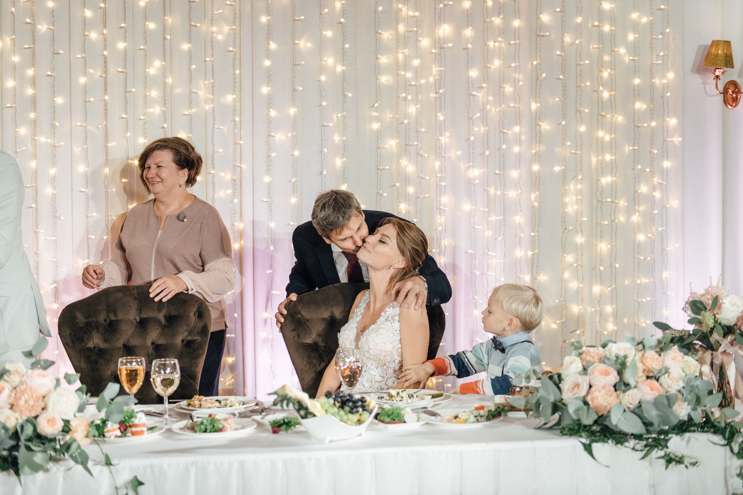 Свадебная фотосессия в Павловском дворце и парке. Свадебный фотограф в Санкт-Петербурге Венера Ахметова