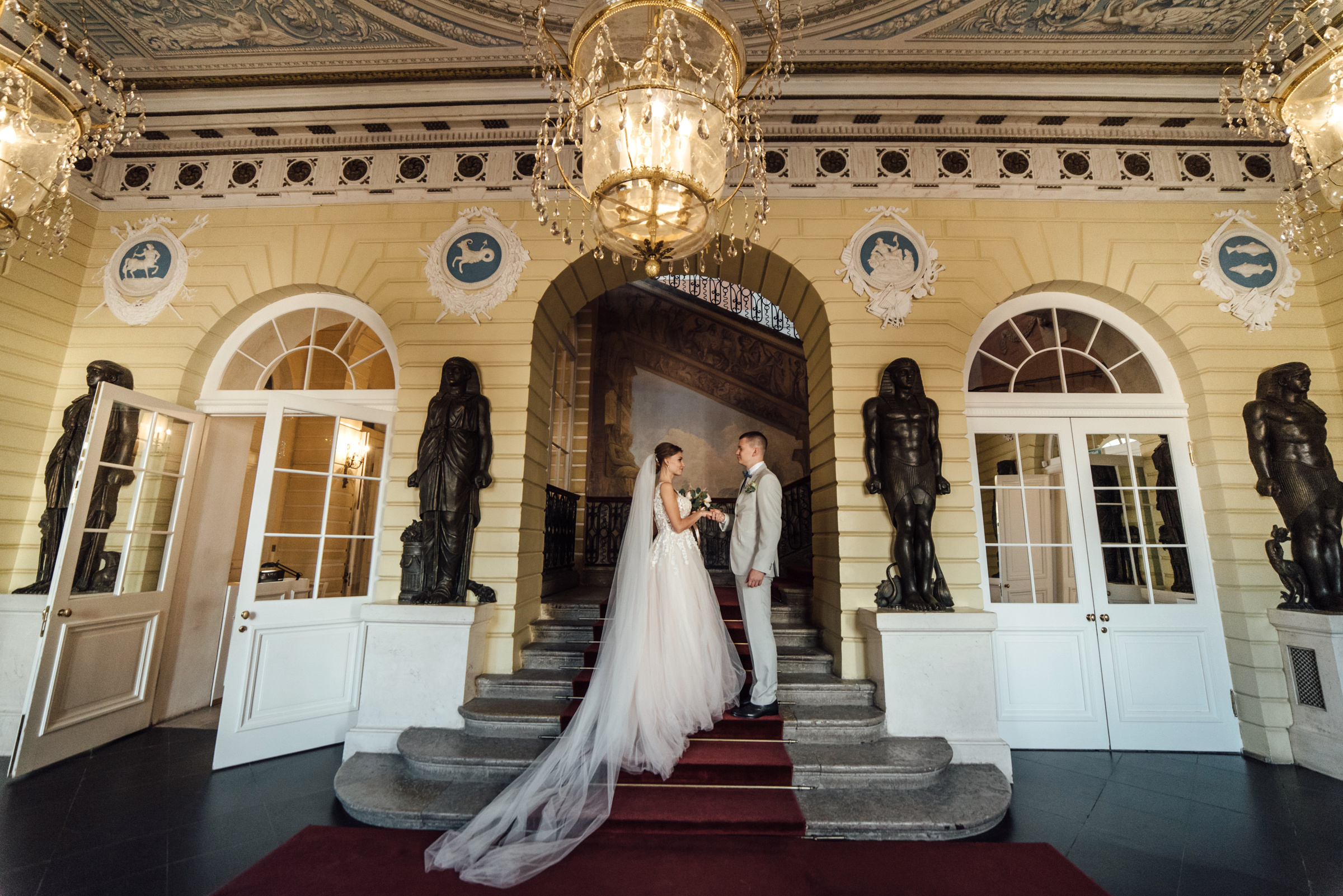 Свадебная фотосессия в Павловском дворце и парке. Свадебный фотограф в Санкт-Петербурге Венера Ахметова