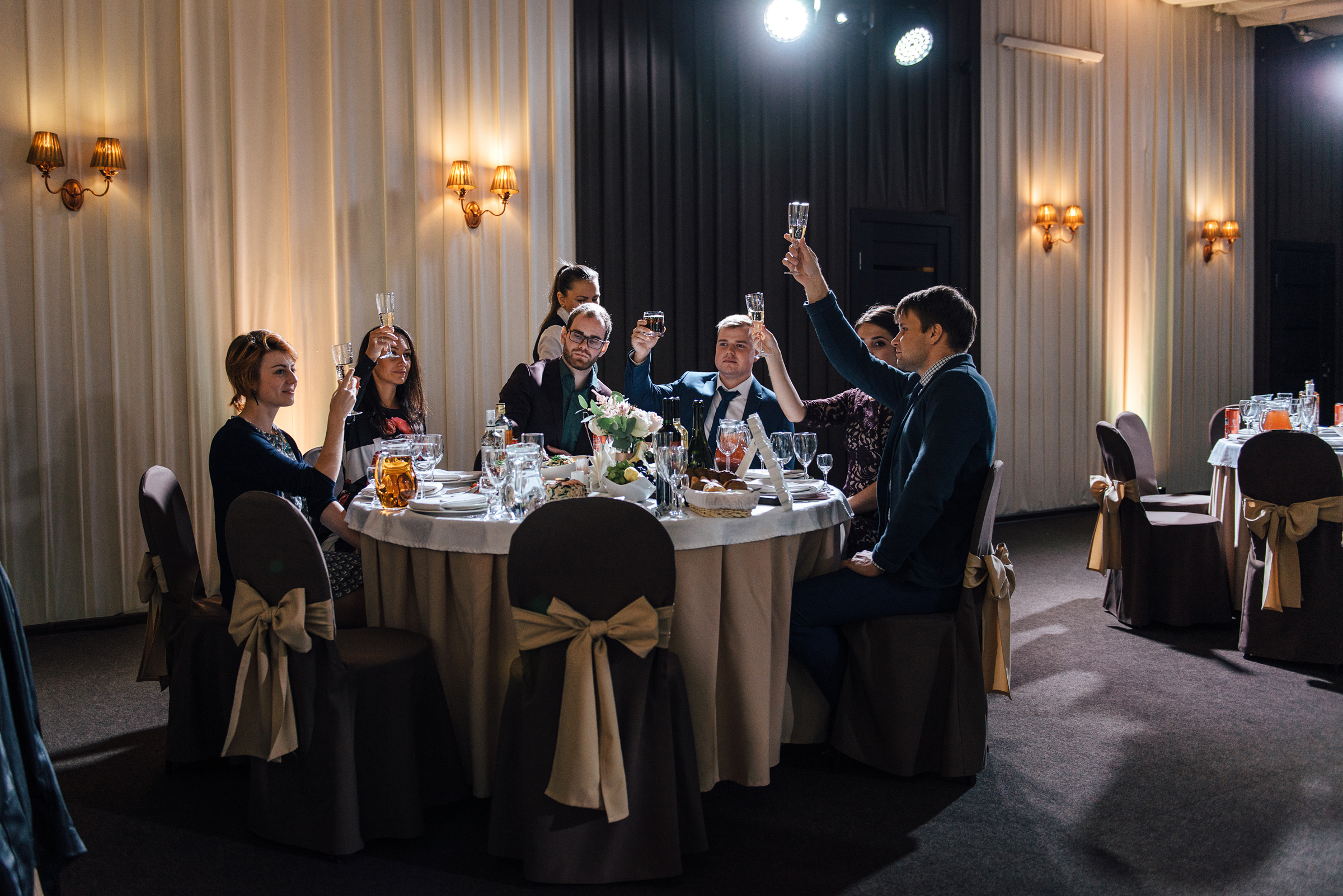 Свадебная фотосессия в Павловском дворце и парке. Свадебный фотограф в Санкт-Петербурге Венера Ахметова