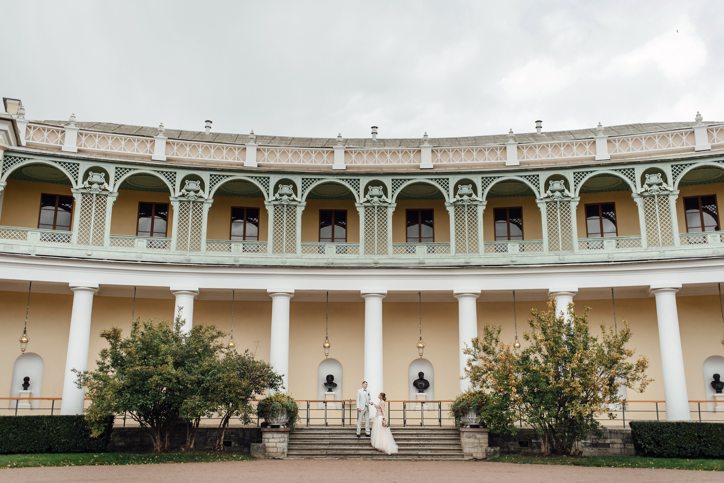 Свадебная фотосессия в Павловском дворце и парке. Свадебный фотограф в Санкт-Петербурге Венера Ахметова