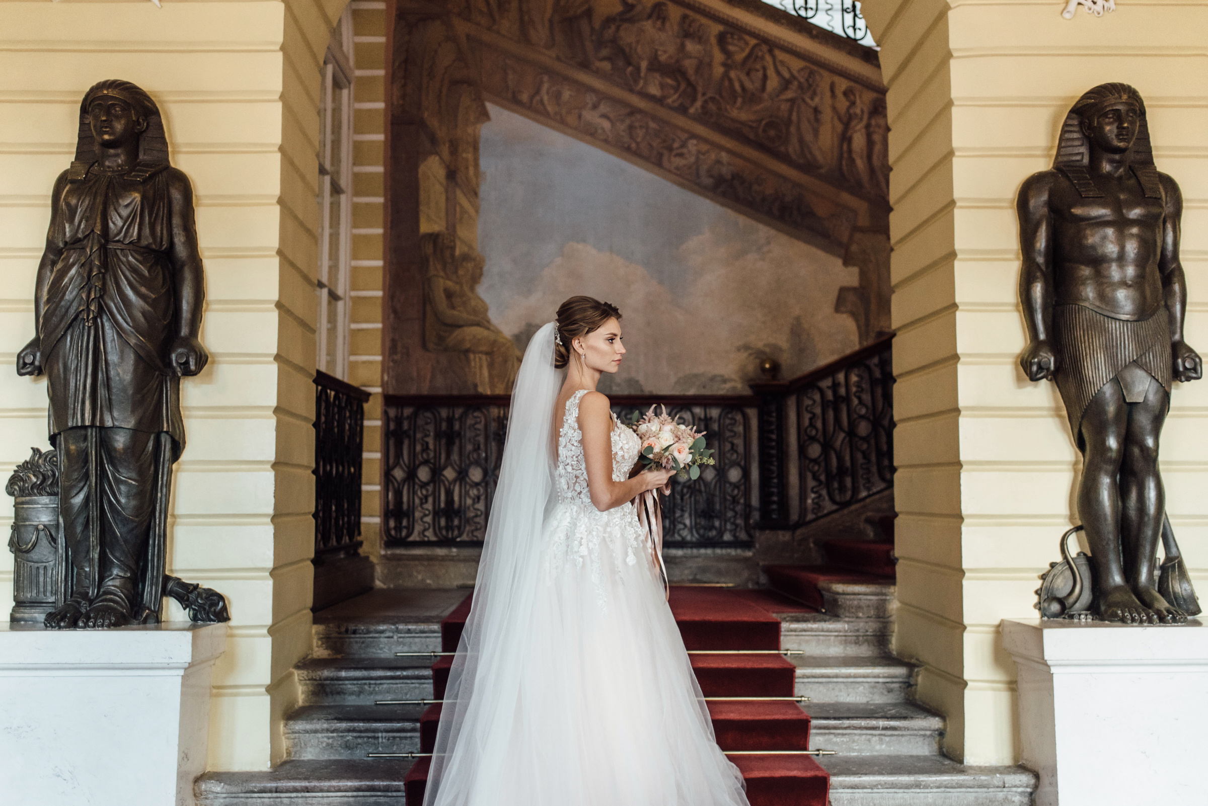 Свадебная фотосессия в Павловском дворце и парке. Свадебный фотограф в Санкт-Петербурге Венера Ахметова