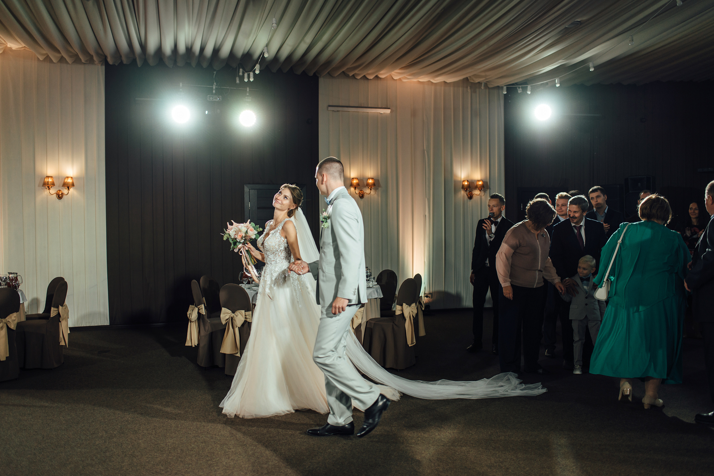 Свадебная фотосессия в Павловском дворце и парке. Свадебный фотограф в Санкт-Петербурге Венера Ахметова