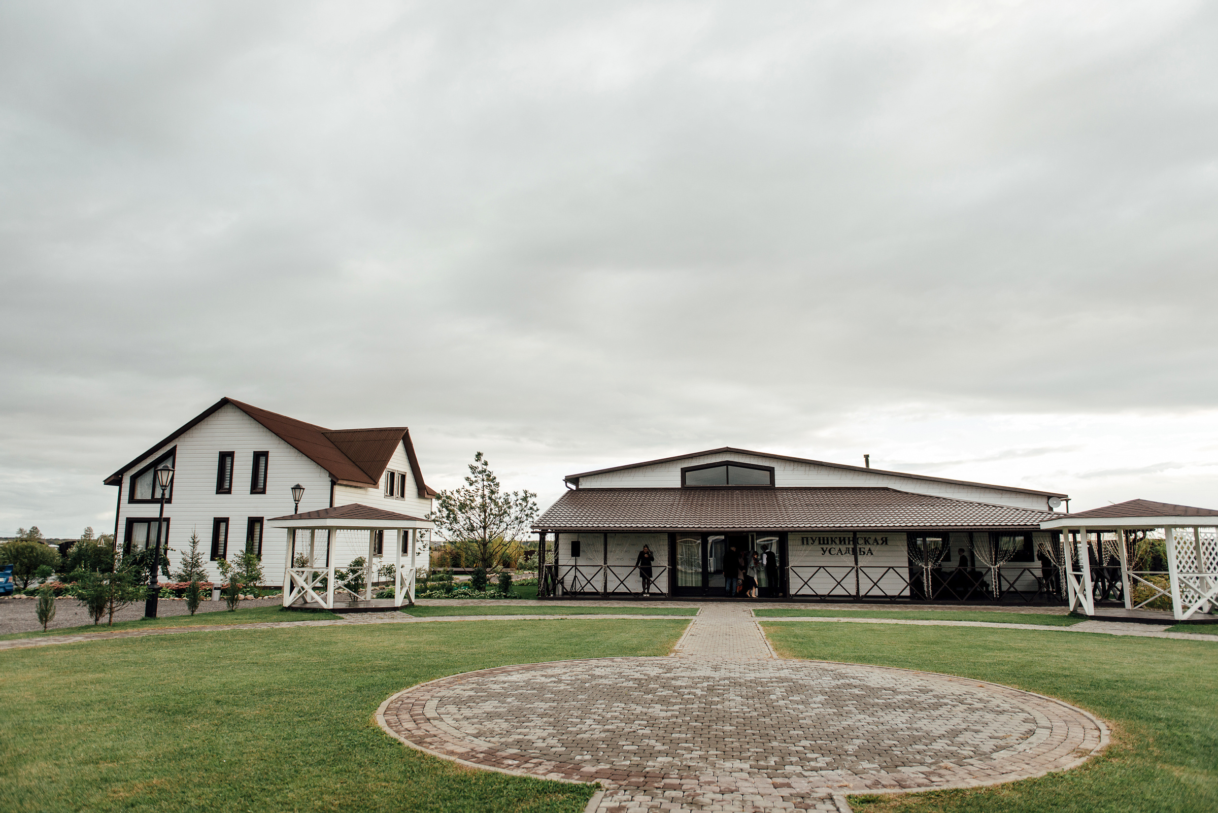 Свадебная фотосессия в Павловском дворце и парке. Свадебный фотограф в Санкт-Петербурге Венера Ахметова