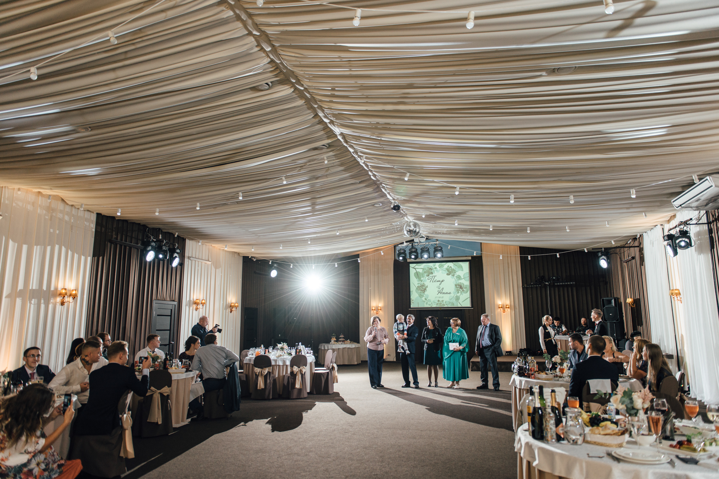 Свадебная фотосессия в Павловском дворце и парке. Свадебный фотограф в Санкт-Петербурге Венера Ахметова