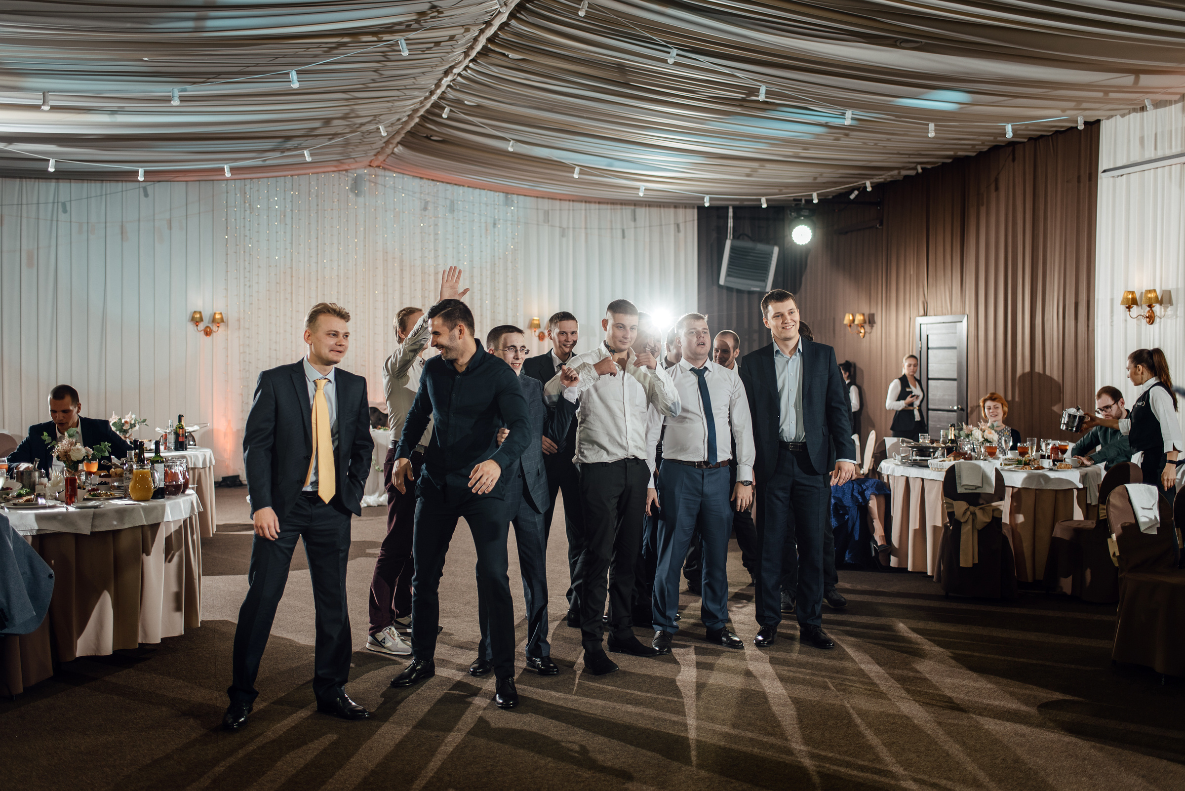 Свадебная фотосессия в Павловском дворце и парке. Свадебный фотограф в Санкт-Петербурге Венера Ахметова