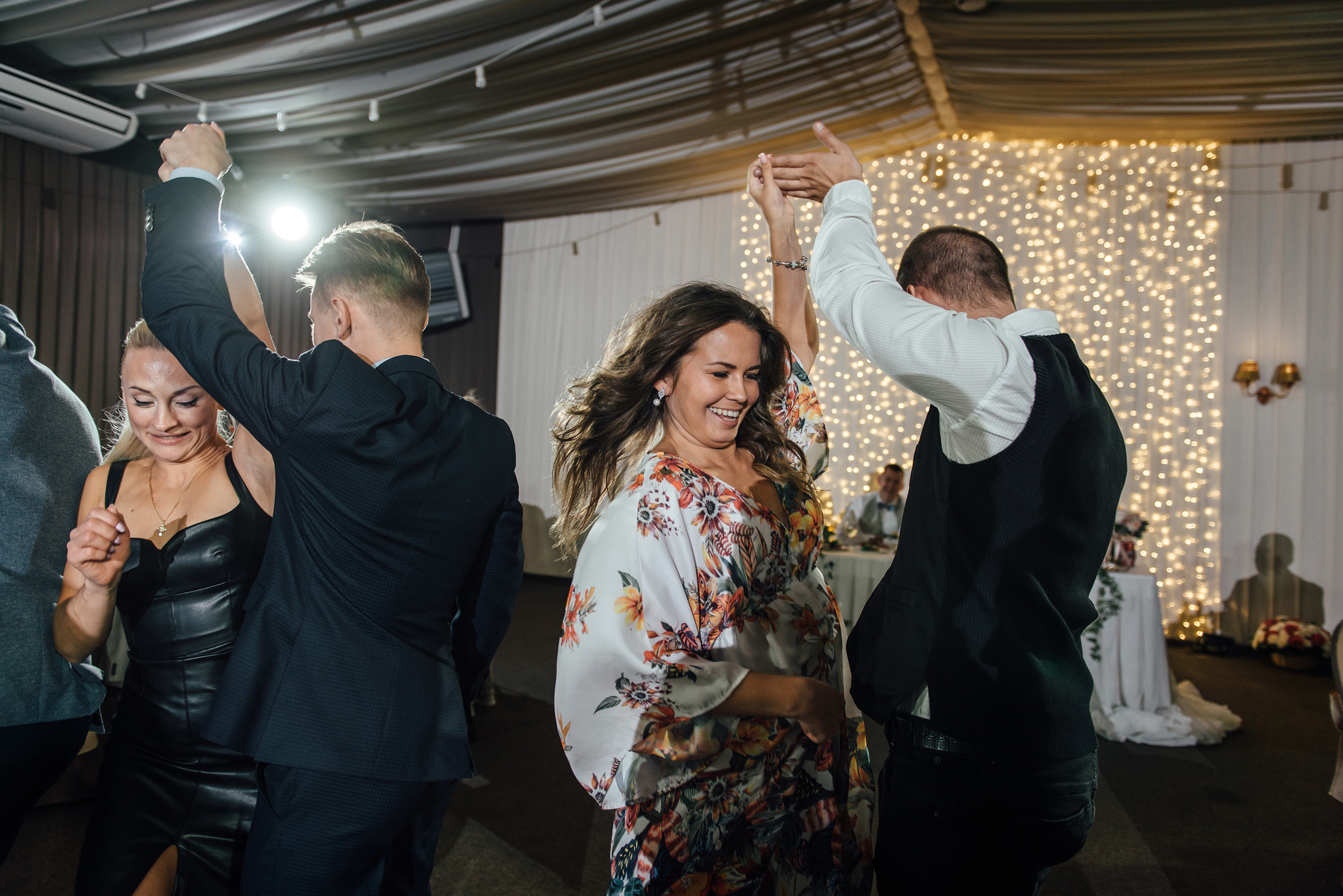 Свадебная фотосессия в Павловском дворце и парке. Свадебный фотограф в Санкт-Петербурге Венера Ахметова