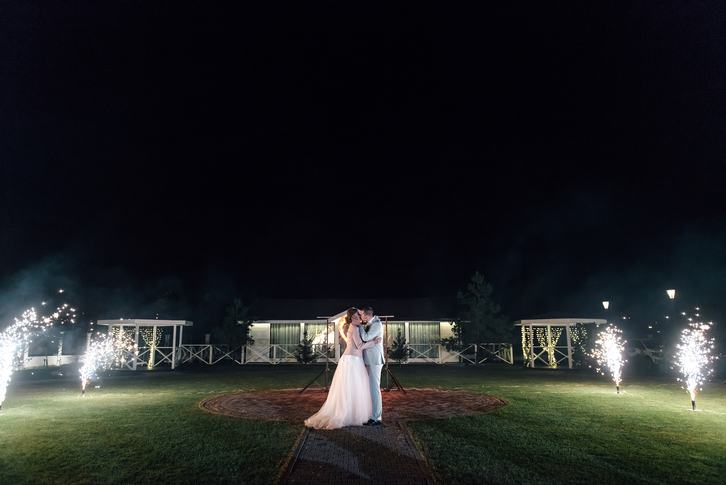 Свадебная фотосессия в Павловском дворце и парке. Свадебный фотограф в Санкт-Петербурге Венера Ахметова