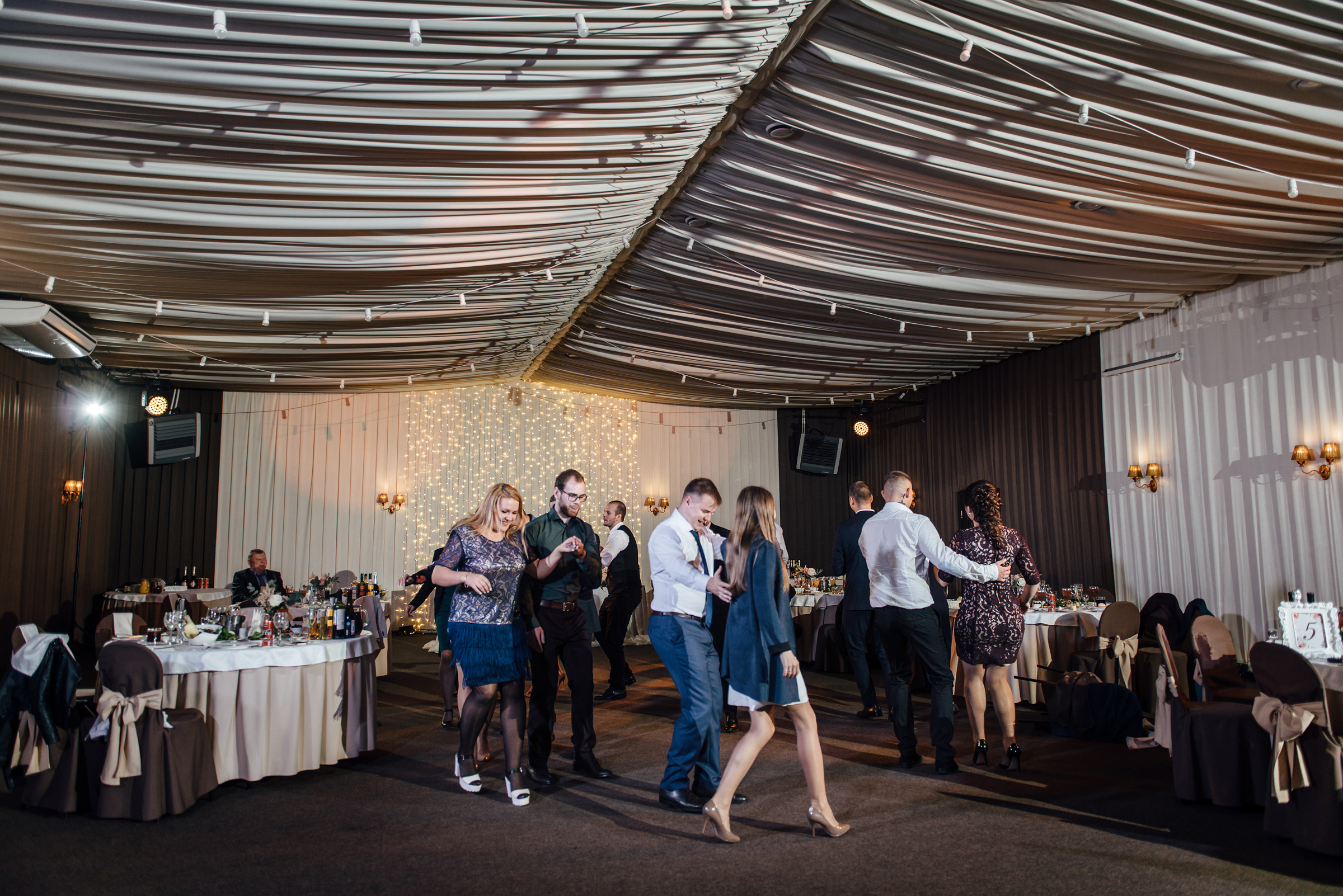 Свадебная фотосессия в Павловском дворце и парке. Свадебный фотограф в Санкт-Петербурге Венера Ахметова