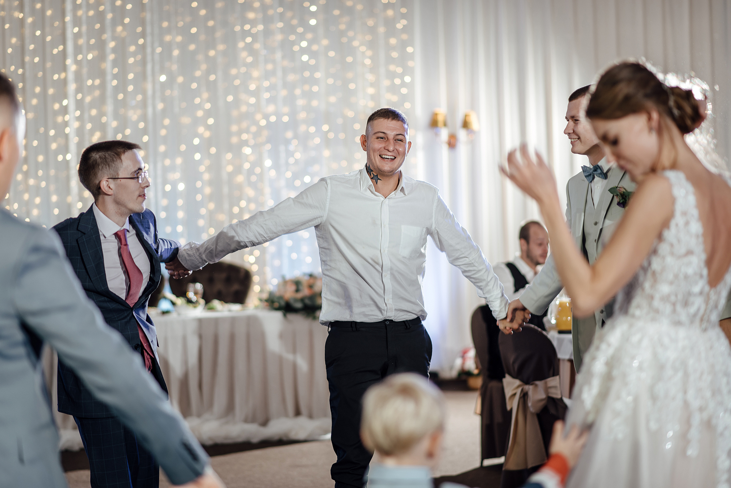 Свадебная фотосессия в Павловском дворце и парке. Свадебный фотограф в Санкт-Петербурге Венера Ахметова