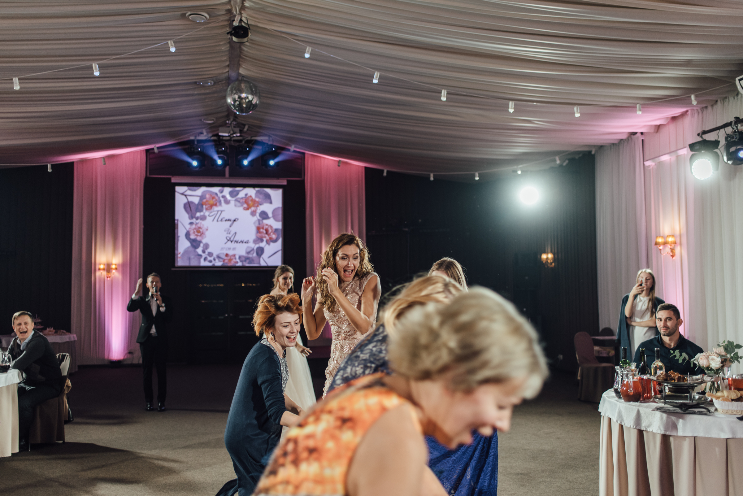 Свадебная фотосессия в Павловском дворце и парке. Свадебный фотограф в Санкт-Петербурге Венера Ахметова