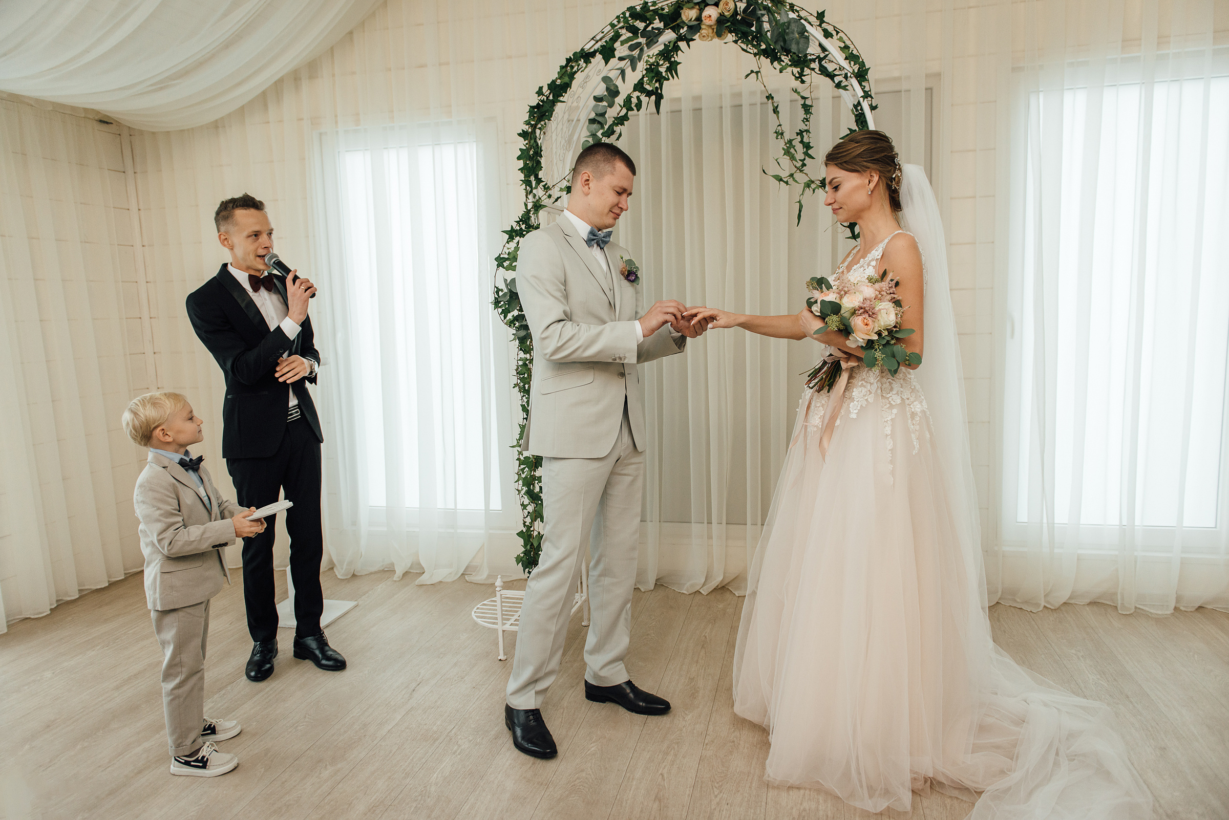 Свадебная фотосессия в Павловском дворце и парке. Свадебный фотограф в Санкт-Петербурге Венера Ахметова