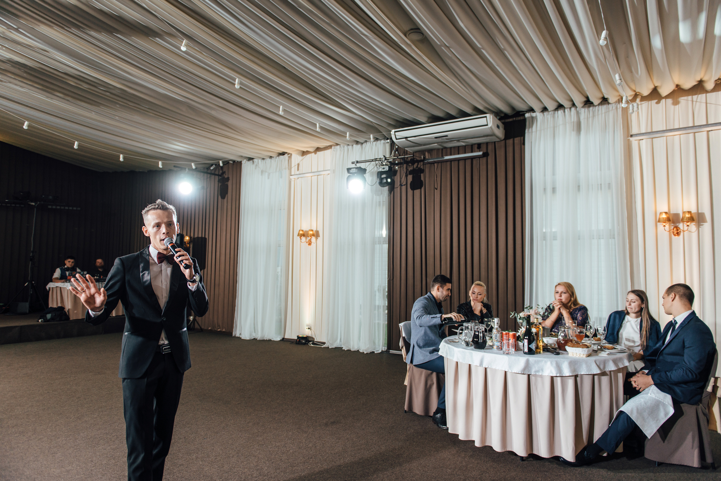 Свадебная фотосессия в Павловском дворце и парке. Свадебный фотограф в Санкт-Петербурге Венера Ахметова