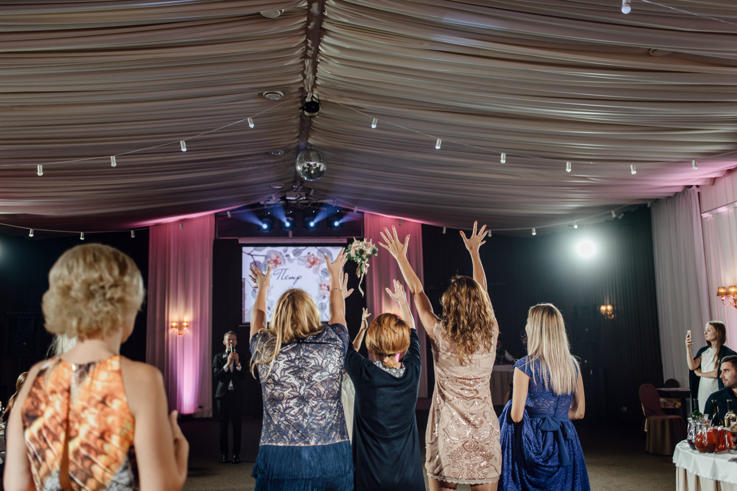 Свадебная фотосессия в Павловском дворце и парке. Свадебный фотограф в Санкт-Петербурге Венера Ахметова