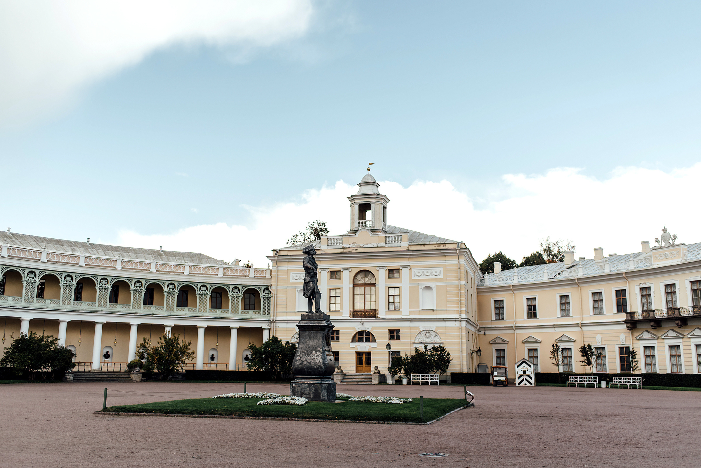 Свадебная фотосессия в Павловском дворце и парке. Свадебный фотограф в Санкт-Петербурге Венера Ахметова
