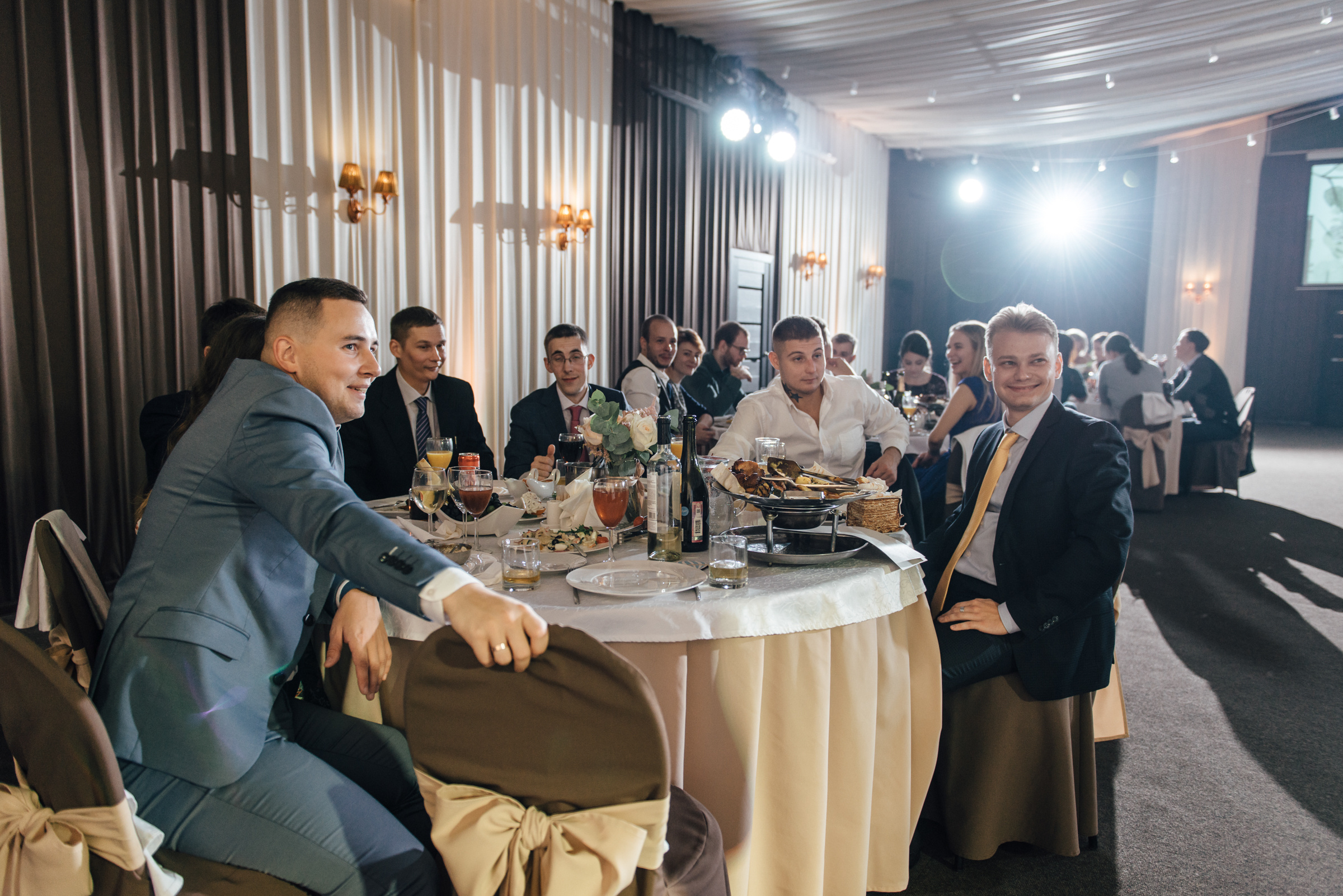 Свадебная фотосессия в Павловском дворце и парке. Свадебный фотограф в Санкт-Петербурге Венера Ахметова