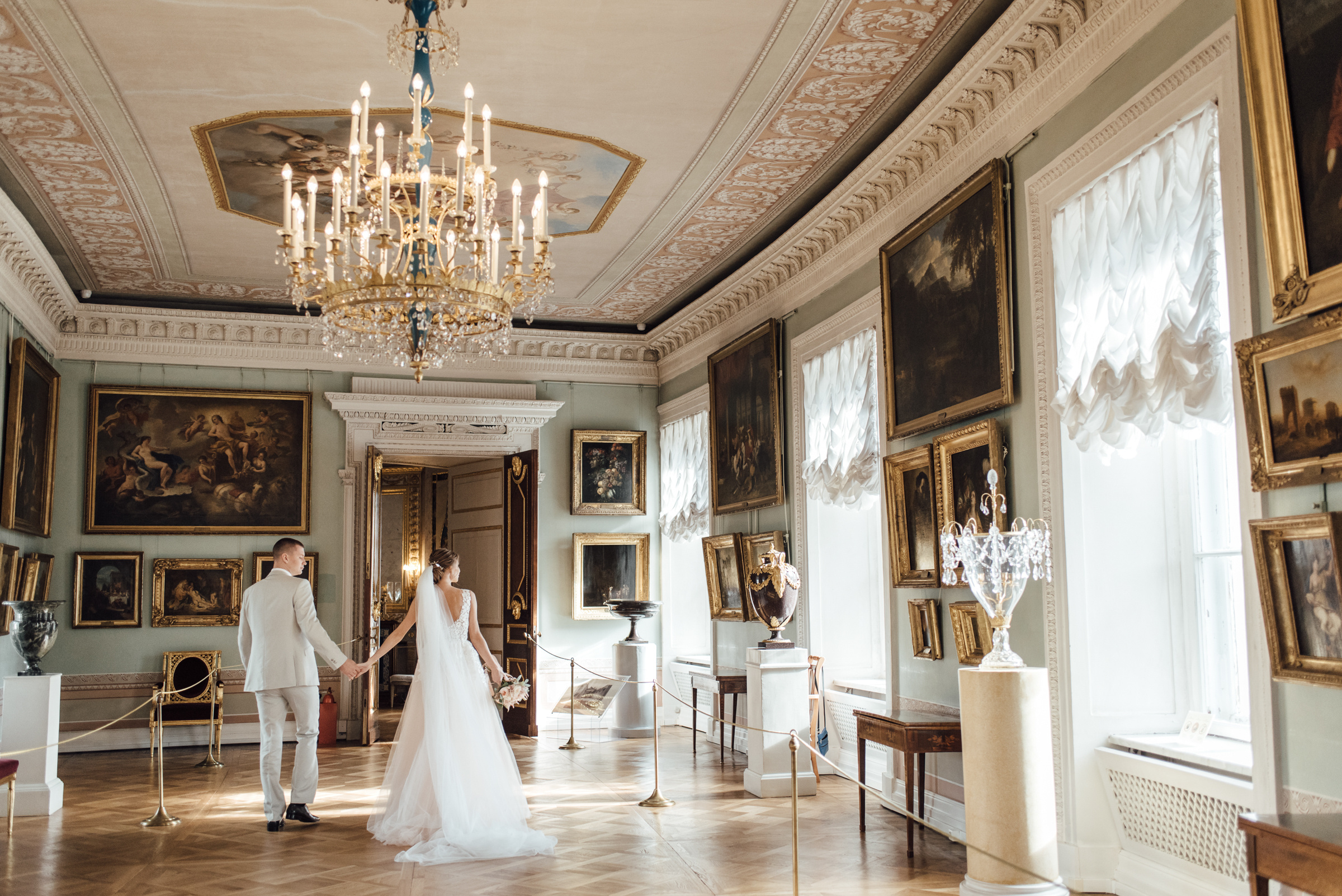 Свадебная фотосессия в Павловском дворце и парке. Свадебный фотограф в Санкт-Петербурге Венера Ахметова