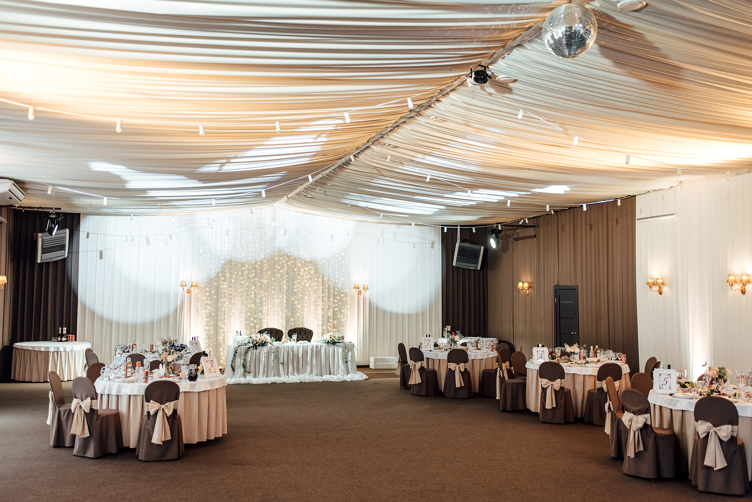 Свадебная фотосессия в Павловском дворце и парке. Свадебный фотограф в Санкт-Петербурге Венера Ахметова