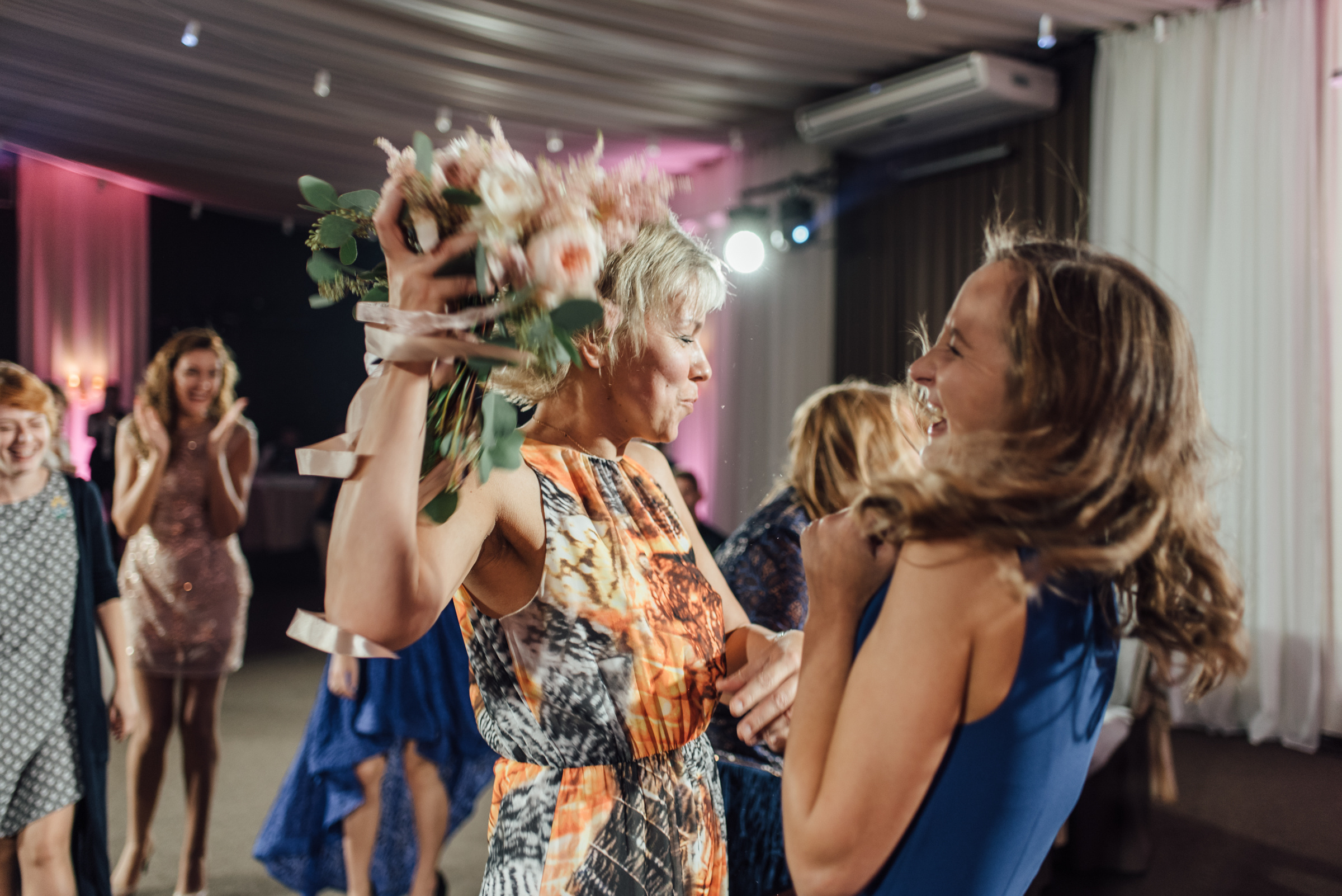 Свадебная фотосессия в Павловском дворце и парке. Свадебный фотограф в Санкт-Петербурге Венера Ахметова