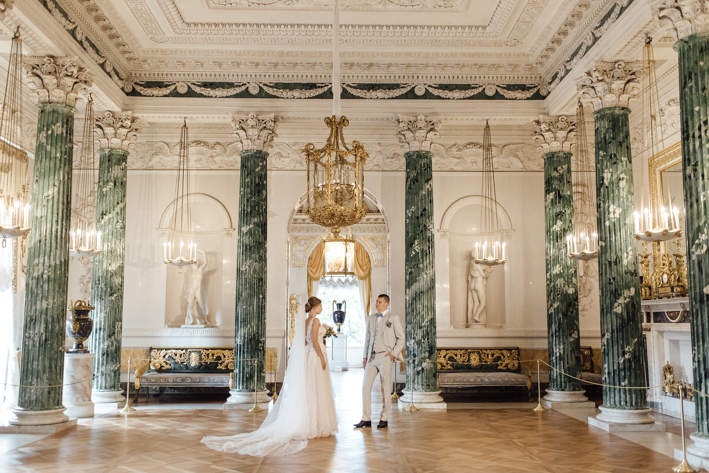 Свадебная фотосессия в Павловском дворце и парке. Свадебный фотограф в Санкт-Петербурге Венера Ахметова