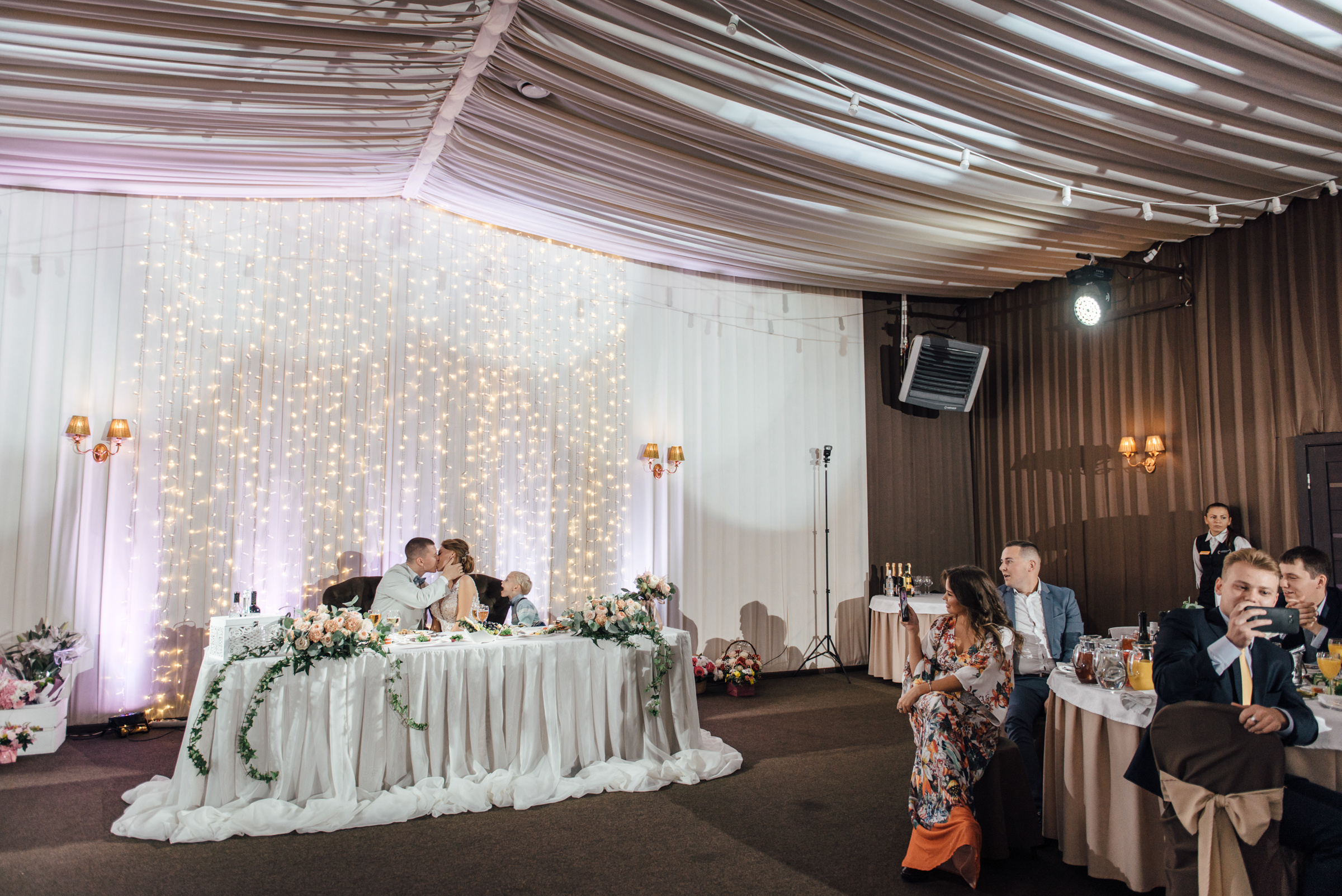 Свадебная фотосессия в Павловском дворце и парке. Свадебный фотограф в Санкт-Петербурге Венера Ахметова