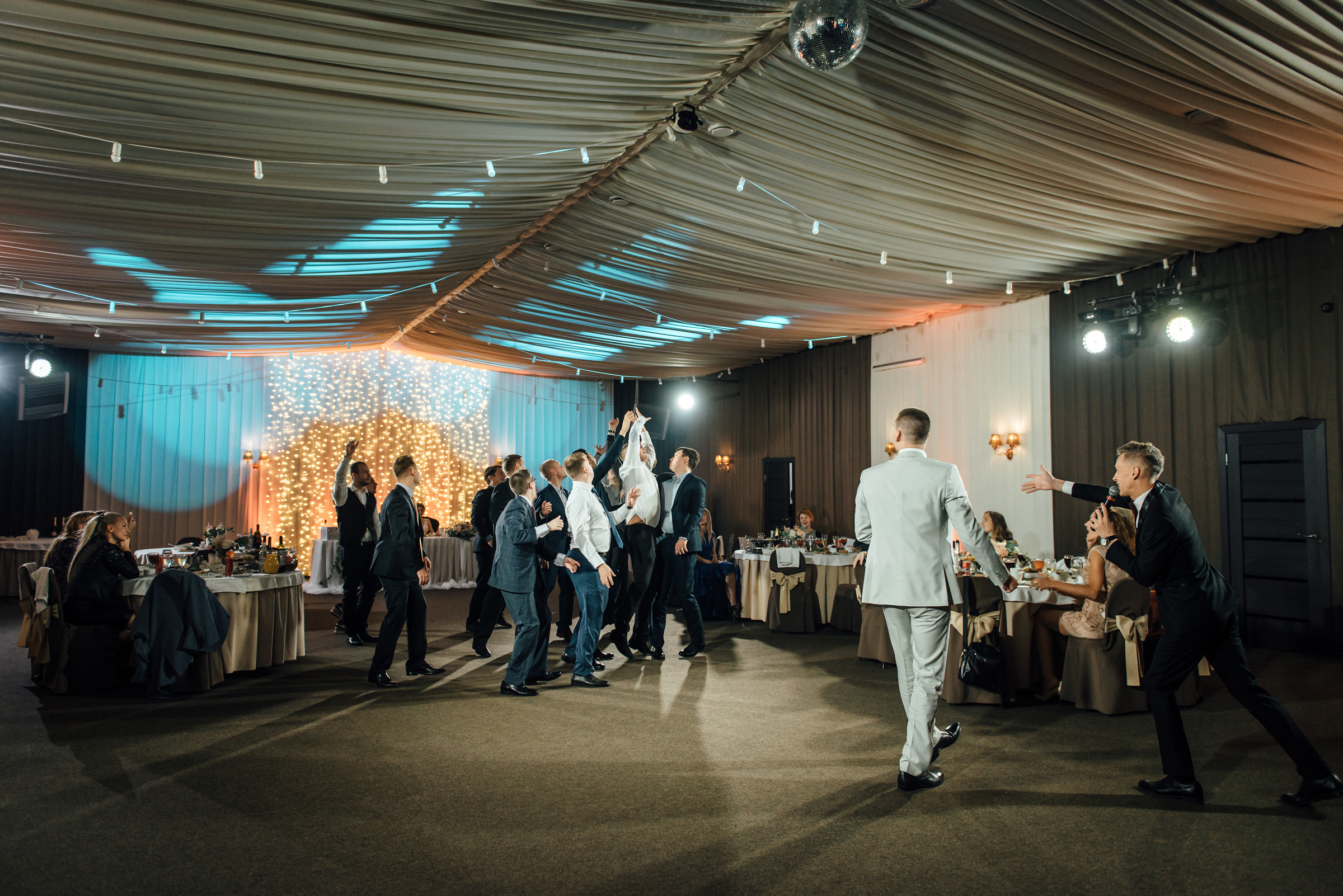 Свадебная фотосессия в Павловском дворце и парке. Свадебный фотограф в Санкт-Петербурге Венера Ахметова