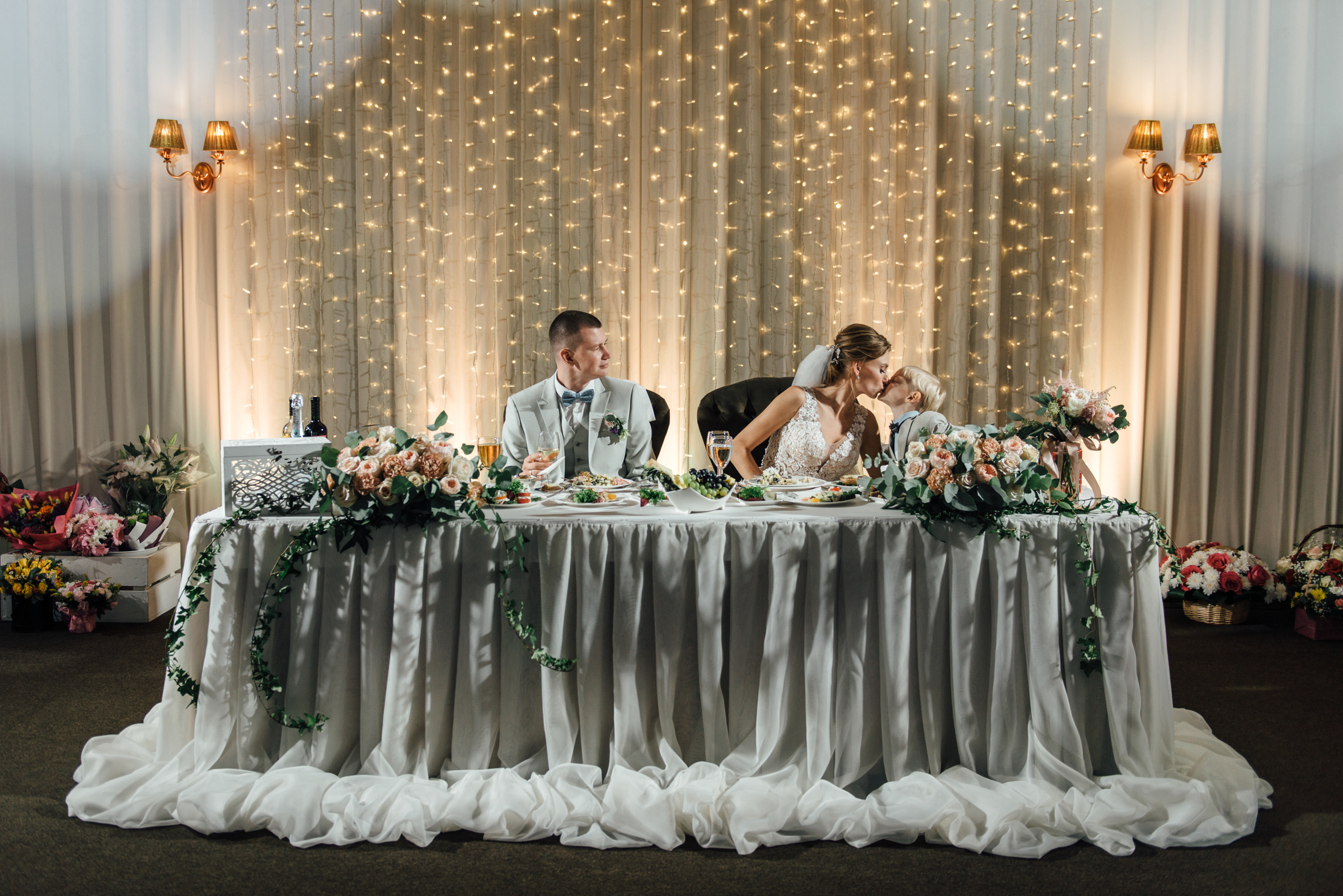 Свадебная фотосессия в Павловском дворце и парке. Свадебный фотограф в Санкт-Петербурге Венера Ахметова