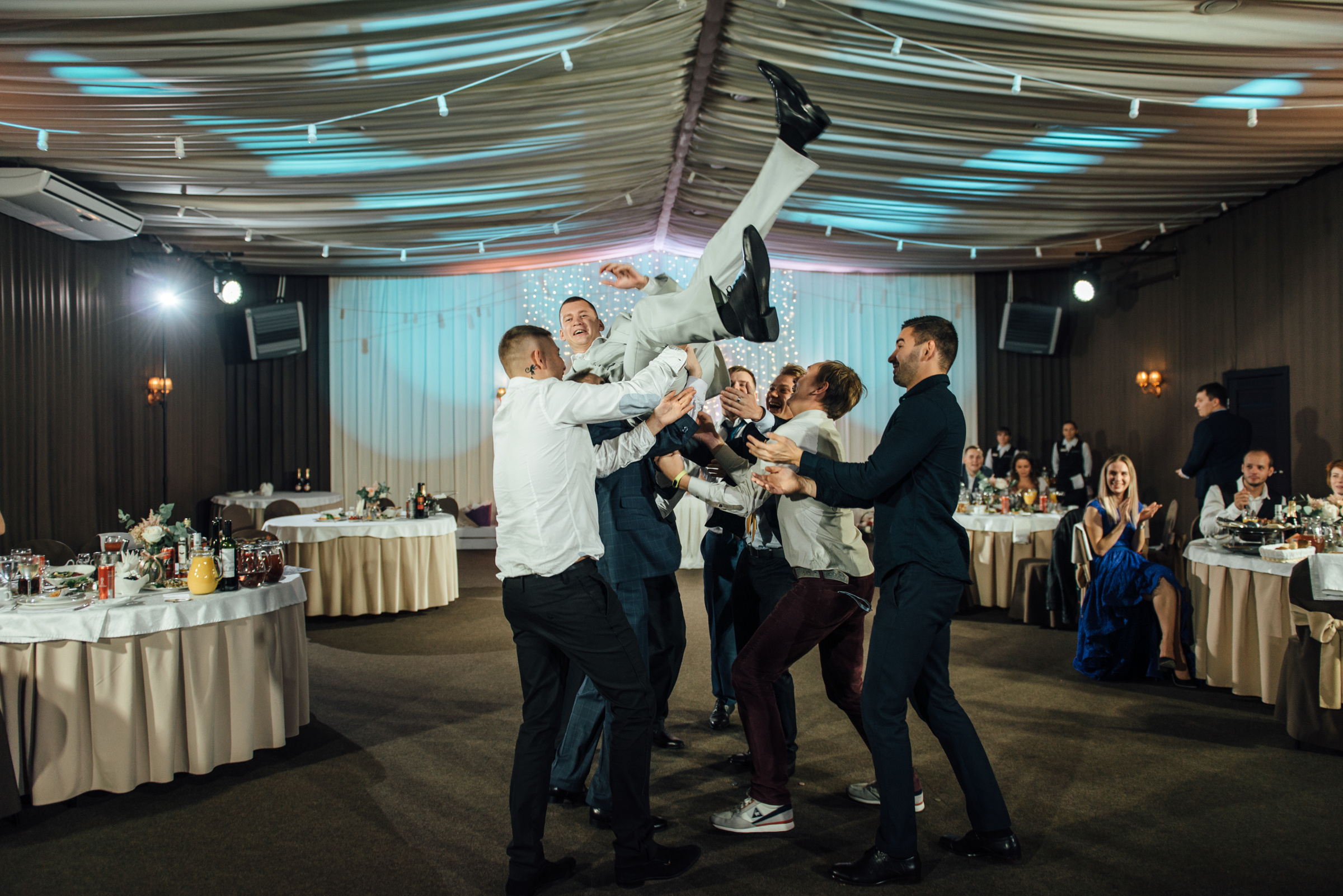 Свадебная фотосессия в Павловском дворце и парке. Свадебный фотограф в Санкт-Петербурге Венера Ахметова