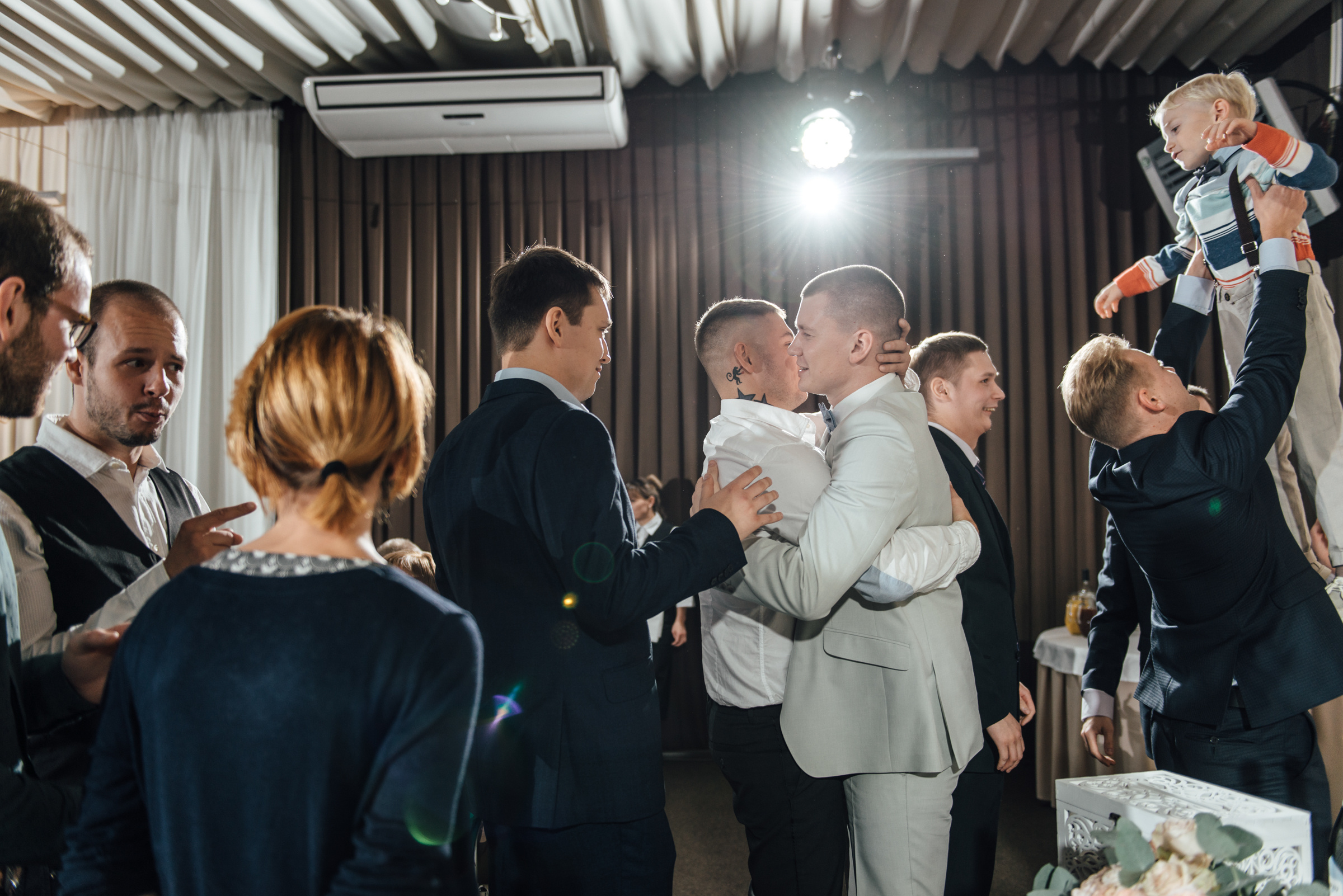 Свадебная фотосессия в Павловском дворце и парке. Свадебный фотограф в Санкт-Петербурге Венера Ахметова