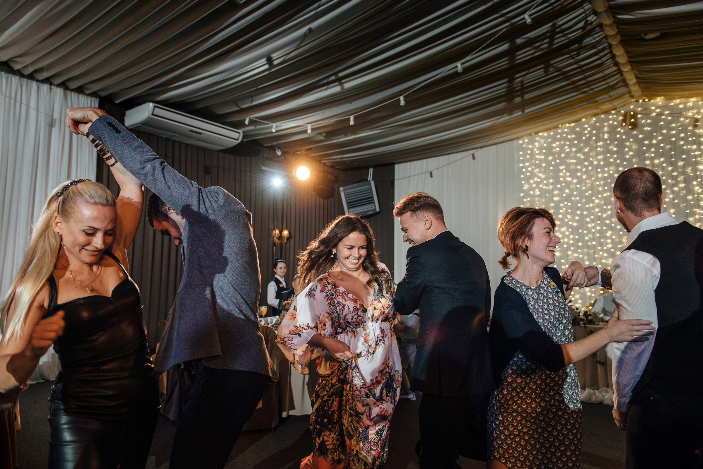 Свадебная фотосессия в Павловском дворце и парке. Свадебный фотограф в Санкт-Петербурге Венера Ахметова