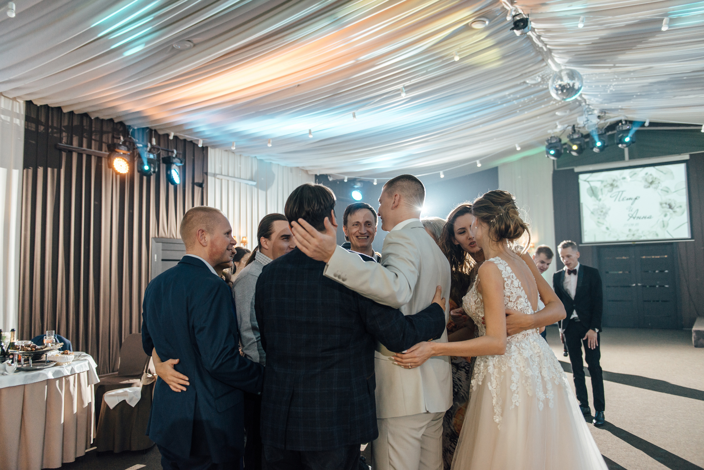 Свадебная фотосессия в Павловском дворце и парке. Свадебный фотограф в Санкт-Петербурге Венера Ахметова