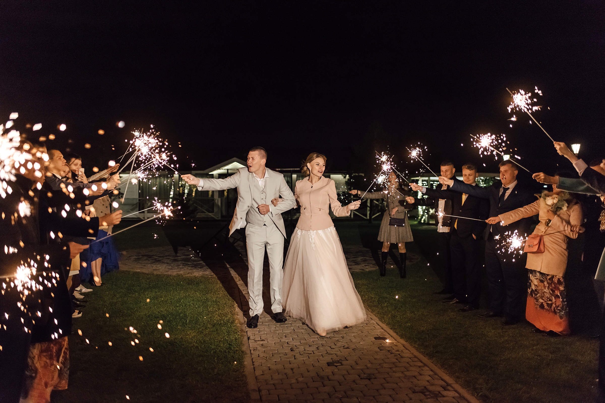 Свадебная фотосессия в Павловском дворце и парке. Свадебный фотограф в Санкт-Петербурге Венера Ахметова