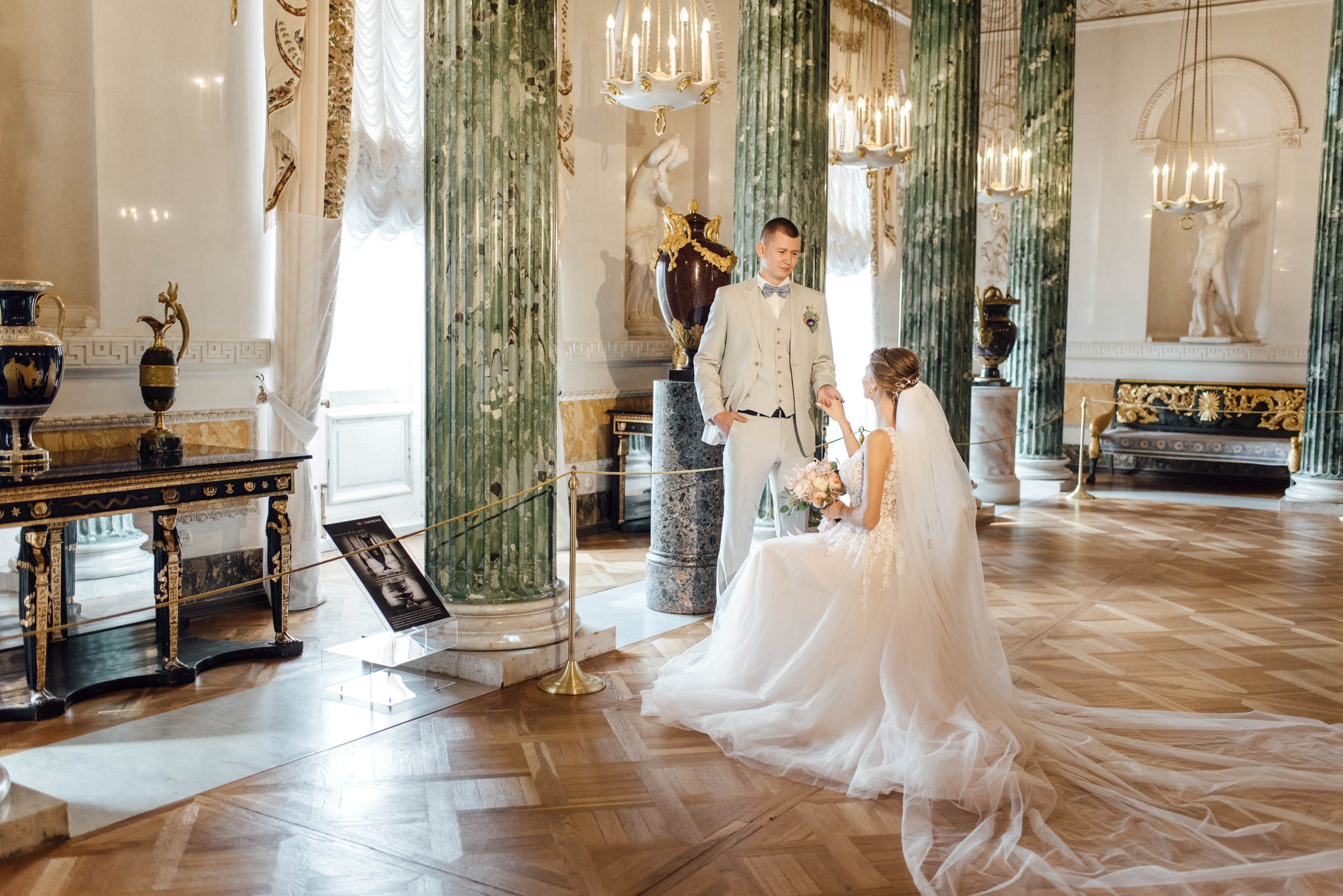 Свадебная фотосессия в Павловском дворце и парке. Свадебный фотограф в Санкт-Петербурге Венера Ахметова