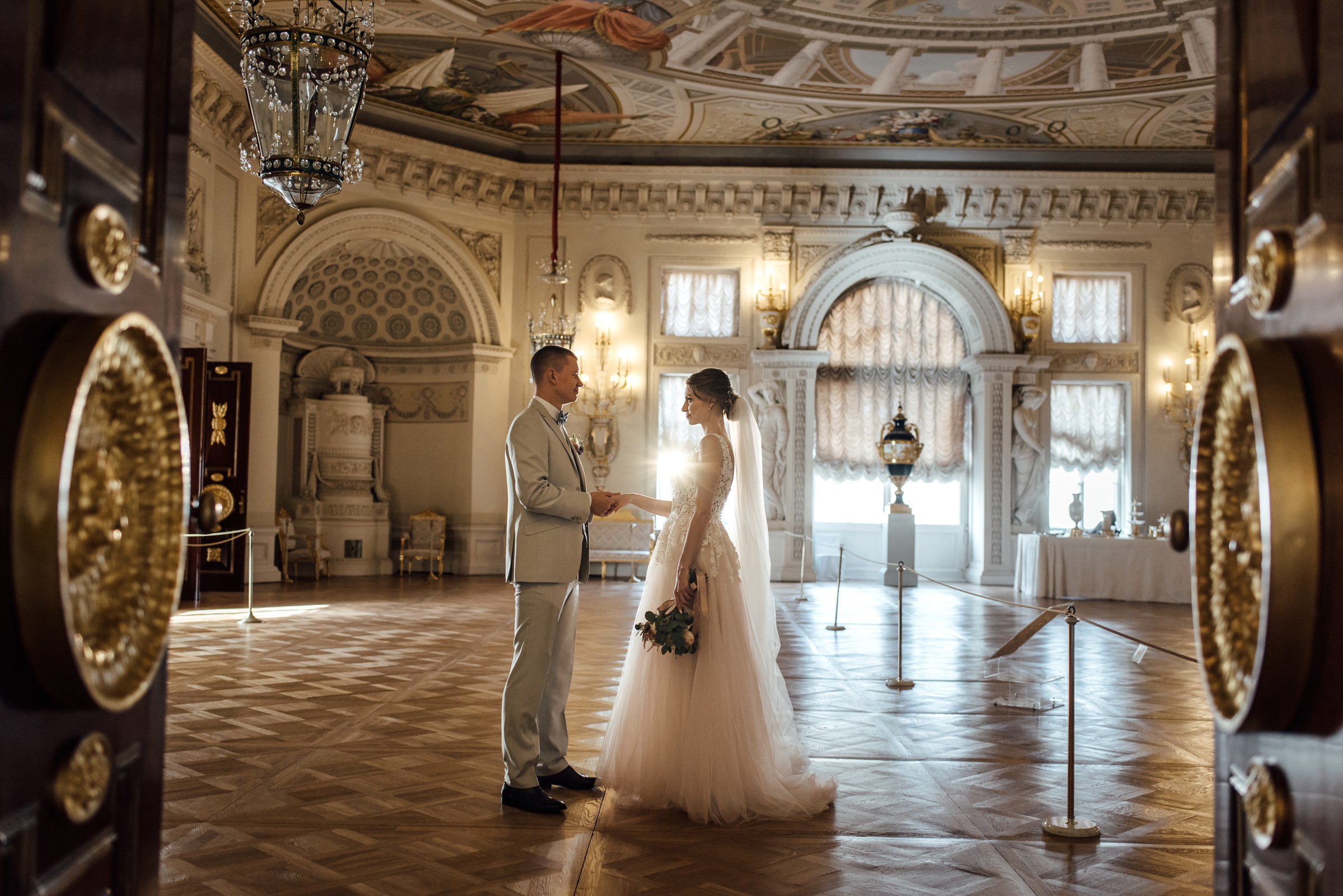 Свадебная фотосессия в Павловском дворце и парке. Свадебный фотограф в Санкт-Петербурге Венера Ахметова