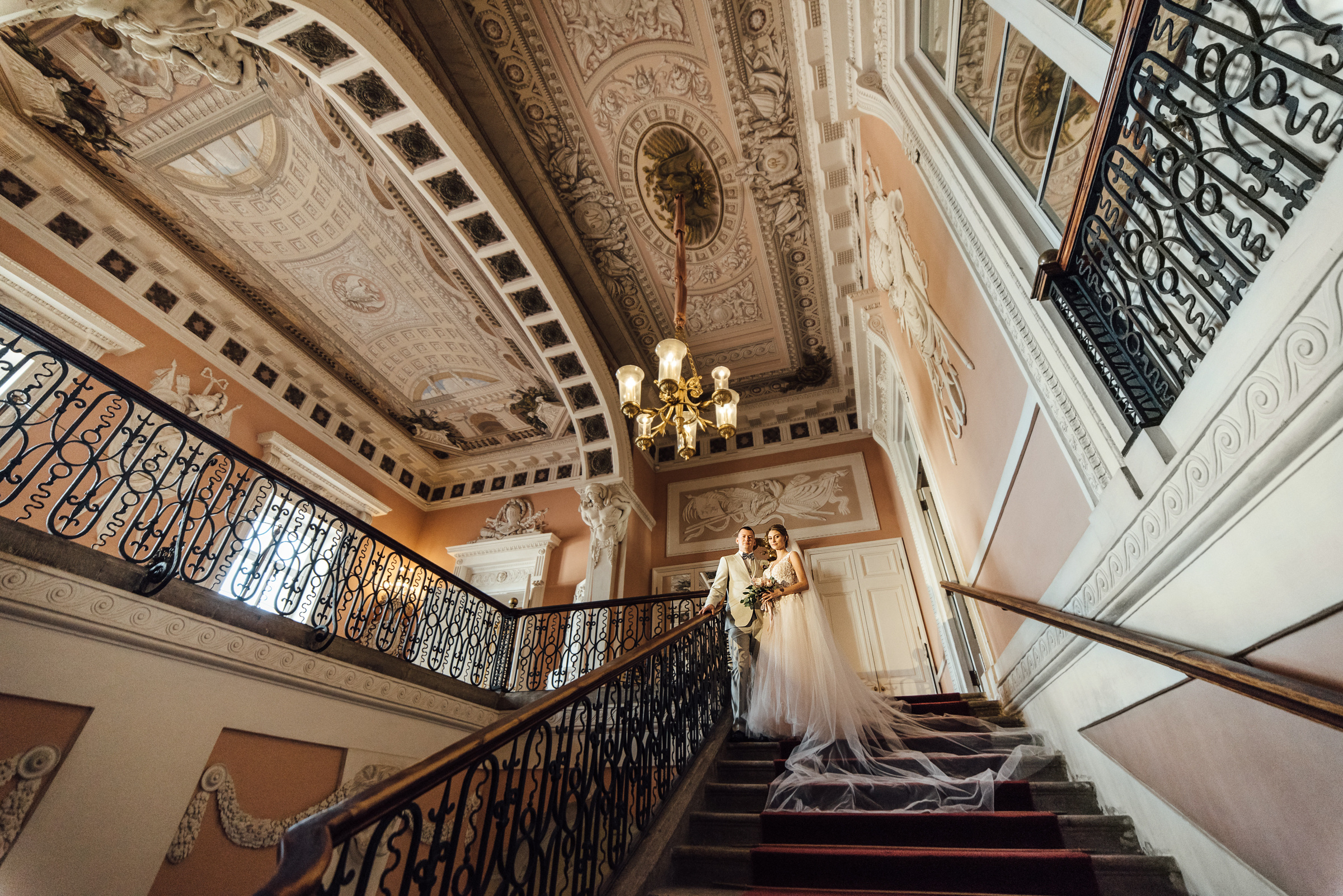Свадебная фотосессия в Павловском дворце и парке. Свадебный фотограф в Санкт-Петербурге Венера Ахметова