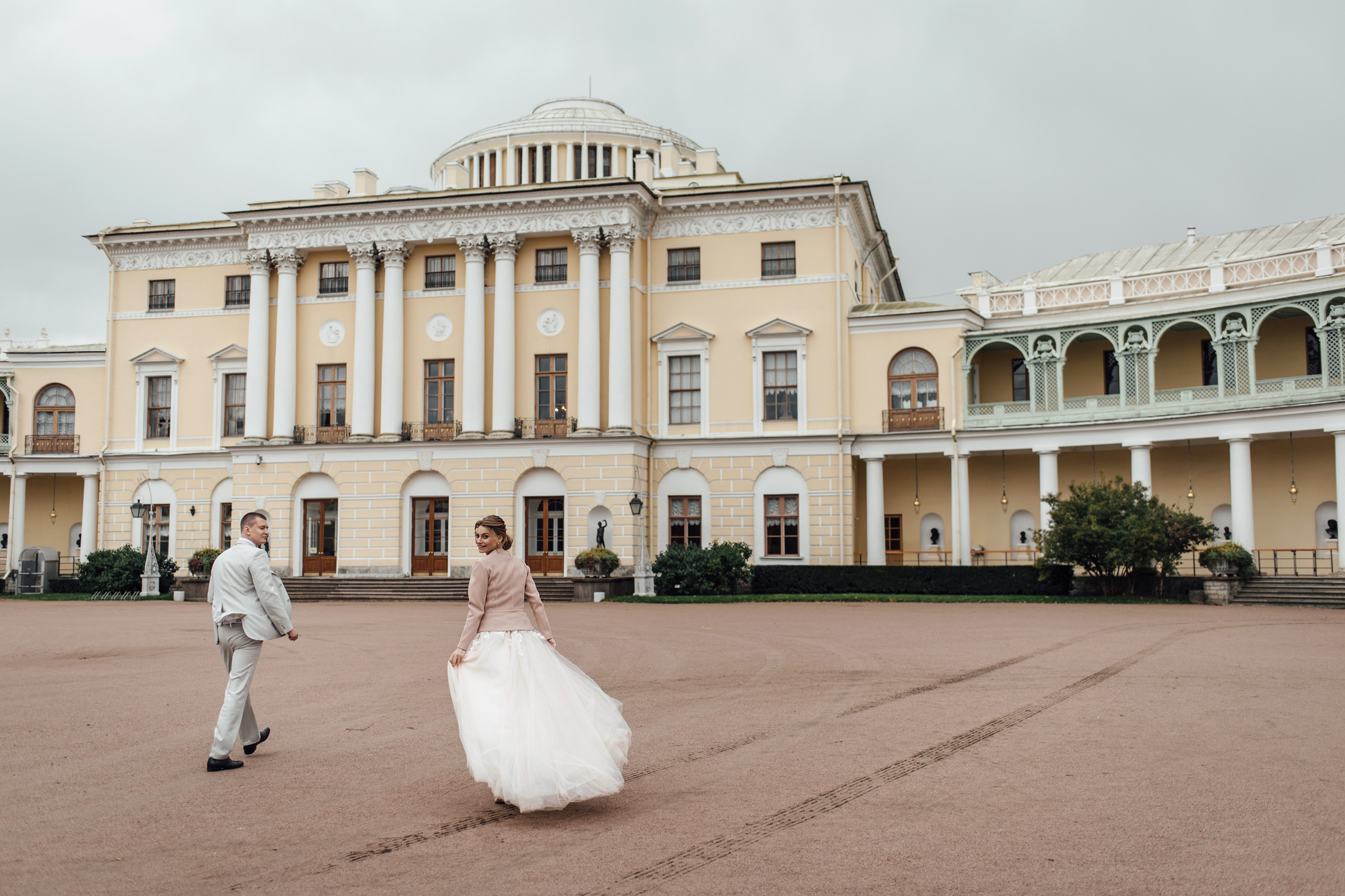 Свадебная фотосессия в Павловском дворце и парке. Свадебный фотограф в Санкт-Петербурге Венера Ахметова