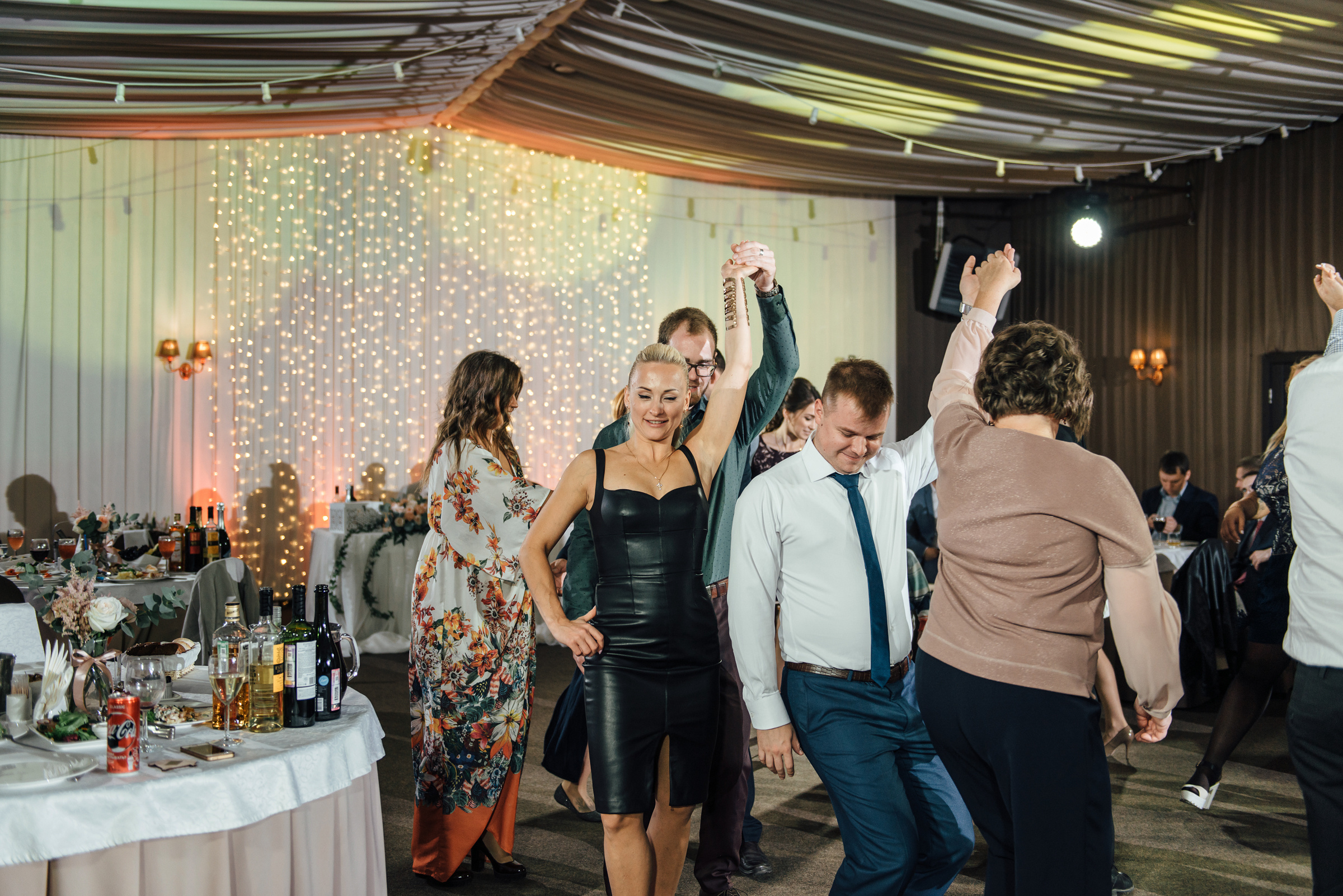 Свадебная фотосессия в Павловском дворце и парке. Свадебный фотограф в Санкт-Петербурге Венера Ахметова