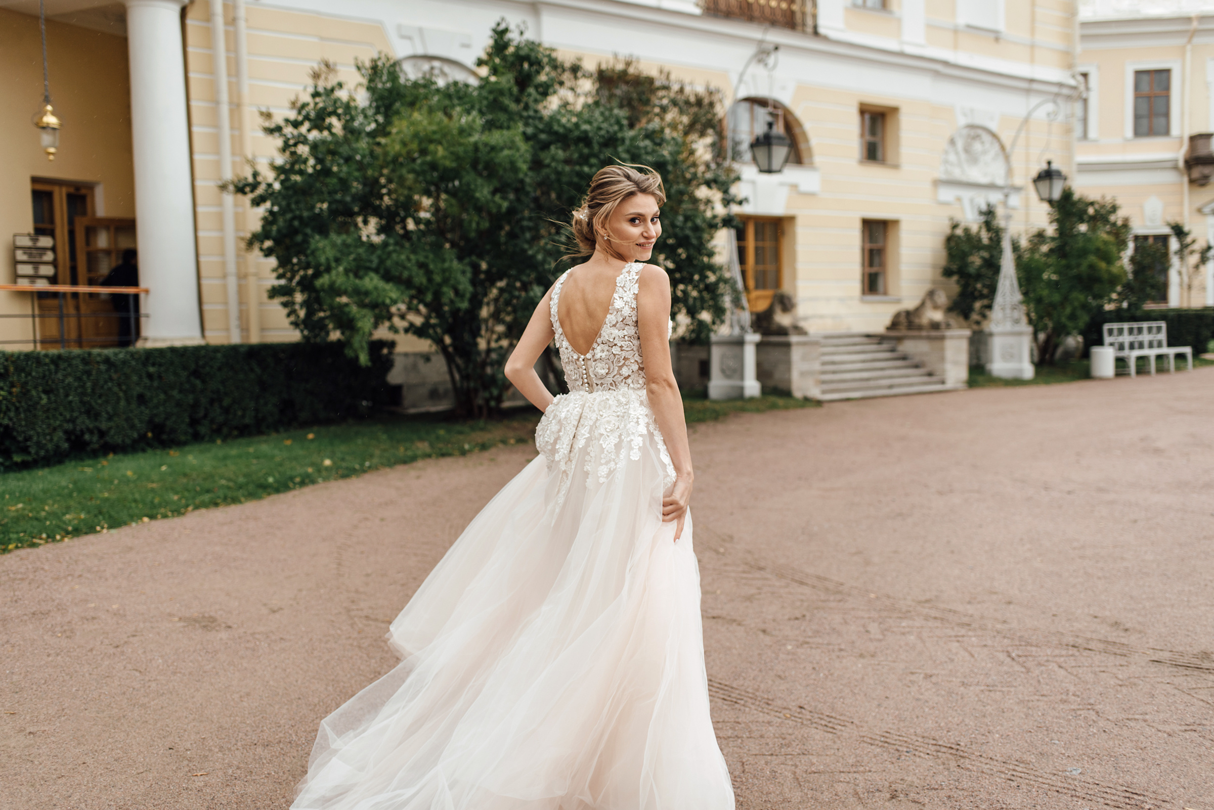 Свадебная фотосессия в Павловском дворце и парке. Свадебный фотограф в Санкт-Петербурге Венера Ахметова