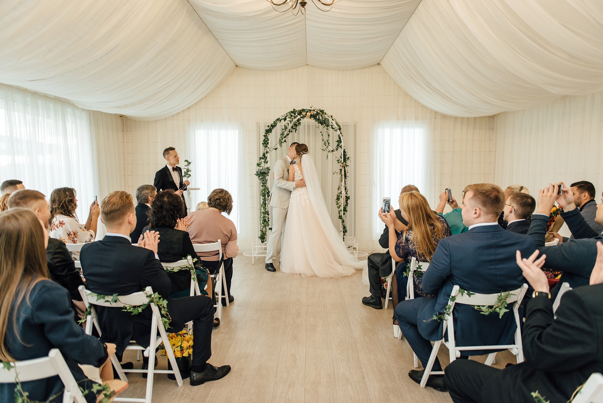 Свадебная фотосессия в Павловском дворце и парке. Свадебный фотограф в Санкт-Петербурге Венера Ахметова