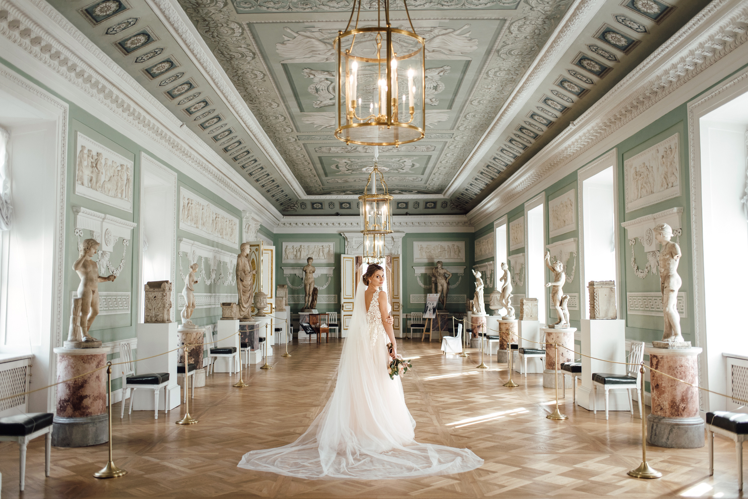 Свадебная фотосессия в Павловском дворце и парке. Свадебный фотограф в Санкт-Петербурге Венера Ахметова