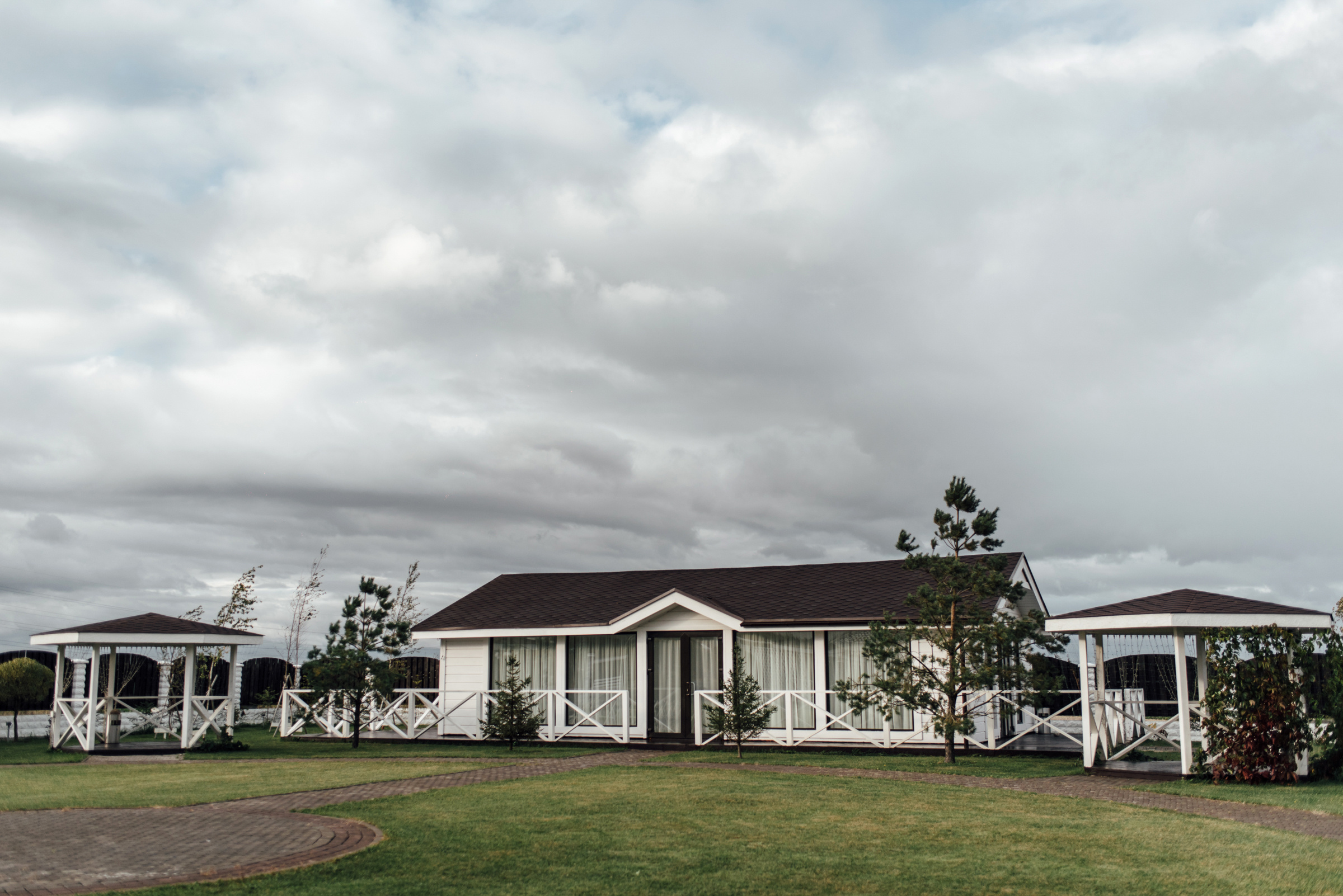 Свадебная фотосессия в Павловском дворце и парке. Свадебный фотограф в Санкт-Петербурге Венера Ахметова