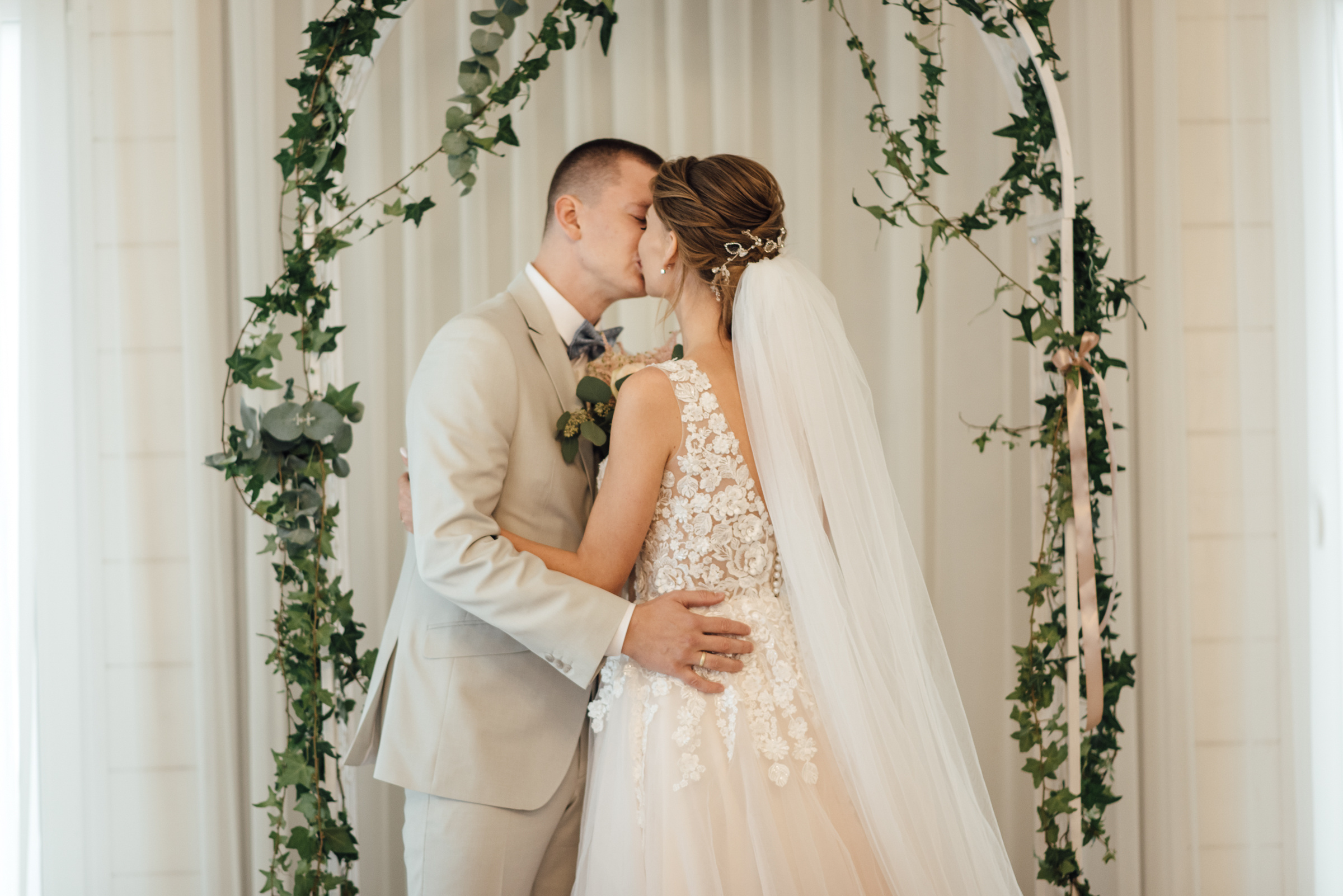 Свадебная фотосессия в Павловском дворце и парке. Свадебный фотограф в Санкт-Петербурге Венера Ахметова