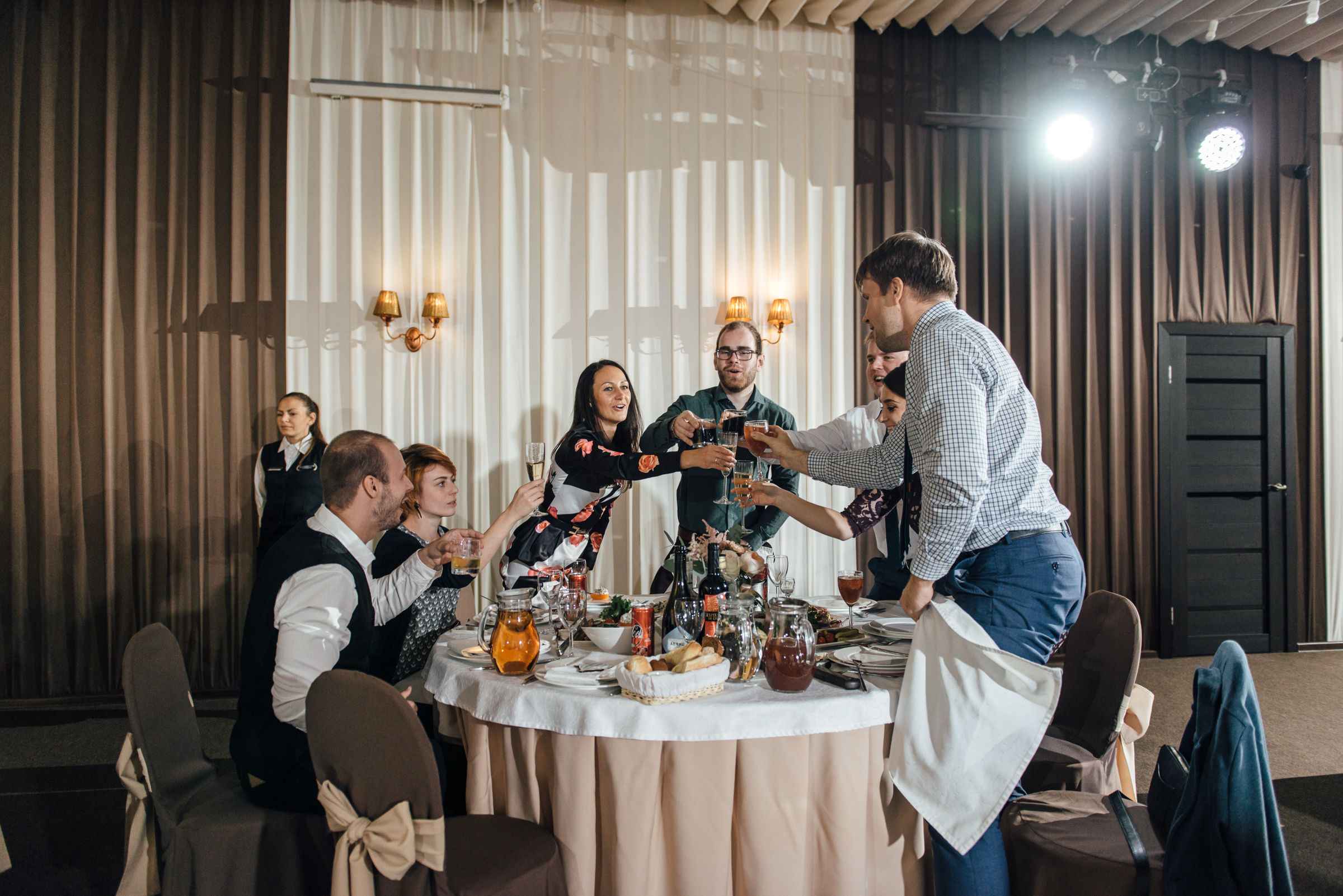 Свадебная фотосессия в Павловском дворце и парке. Свадебный фотограф в Санкт-Петербурге Венера Ахметова