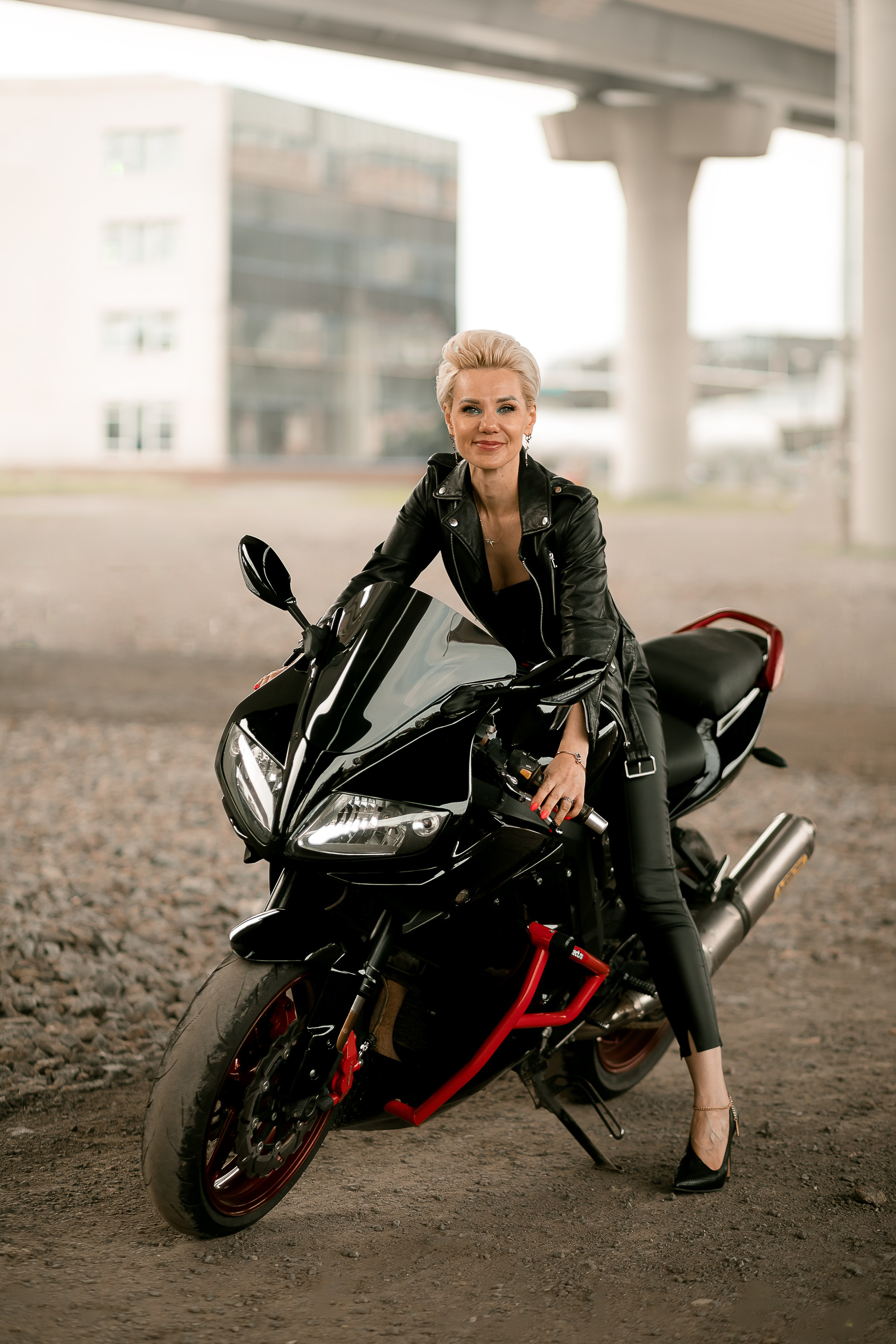 Фотосессия на мотоцикле для девушки. Семейный и свадебный фотограф в Санкт-Петербурге Таша Семёнова