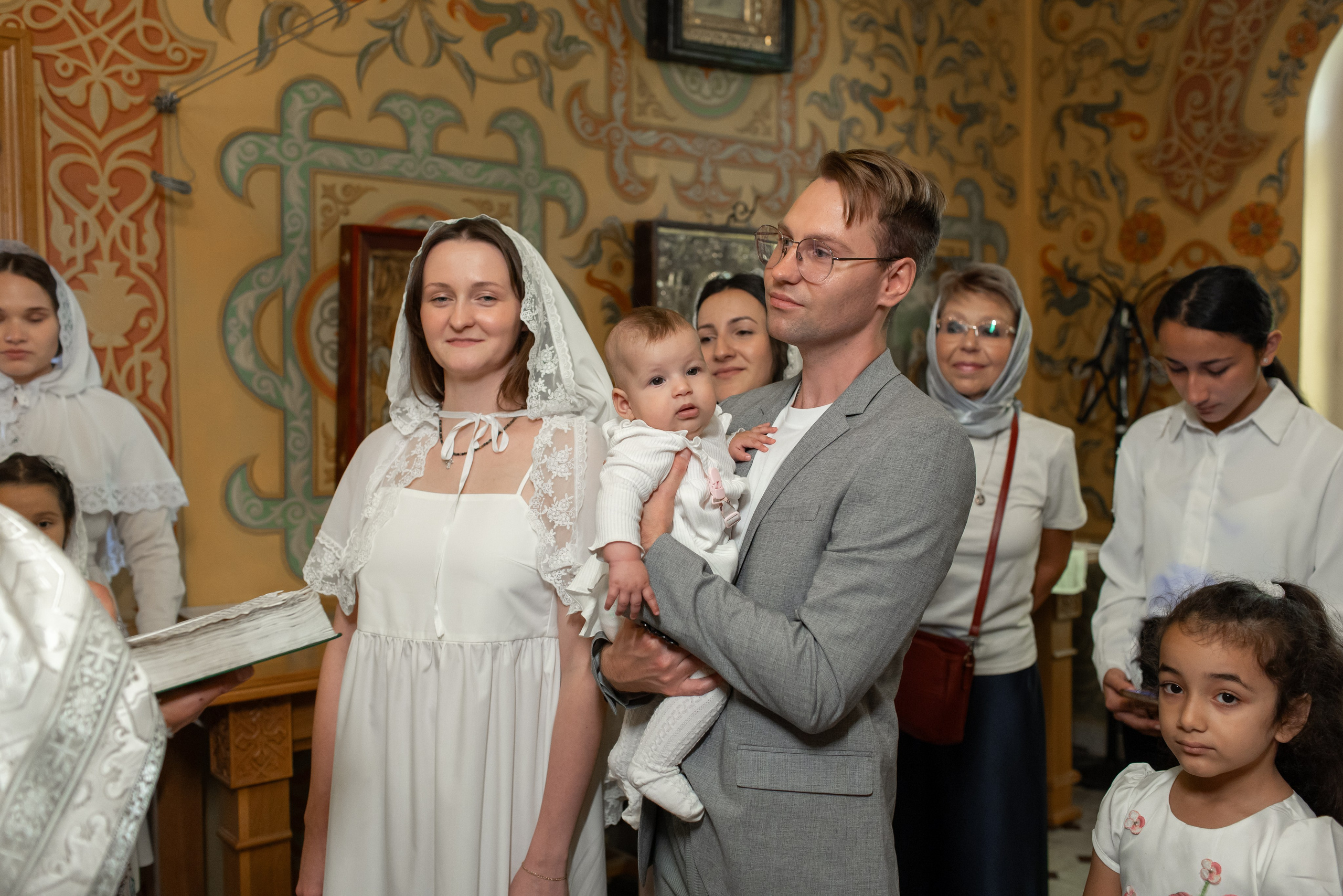 Крещение в Храме Воздвижения Креста Господня в Алтуфьеве. Профессиональный фотограф в Москве и Мо Мария Шантарёва