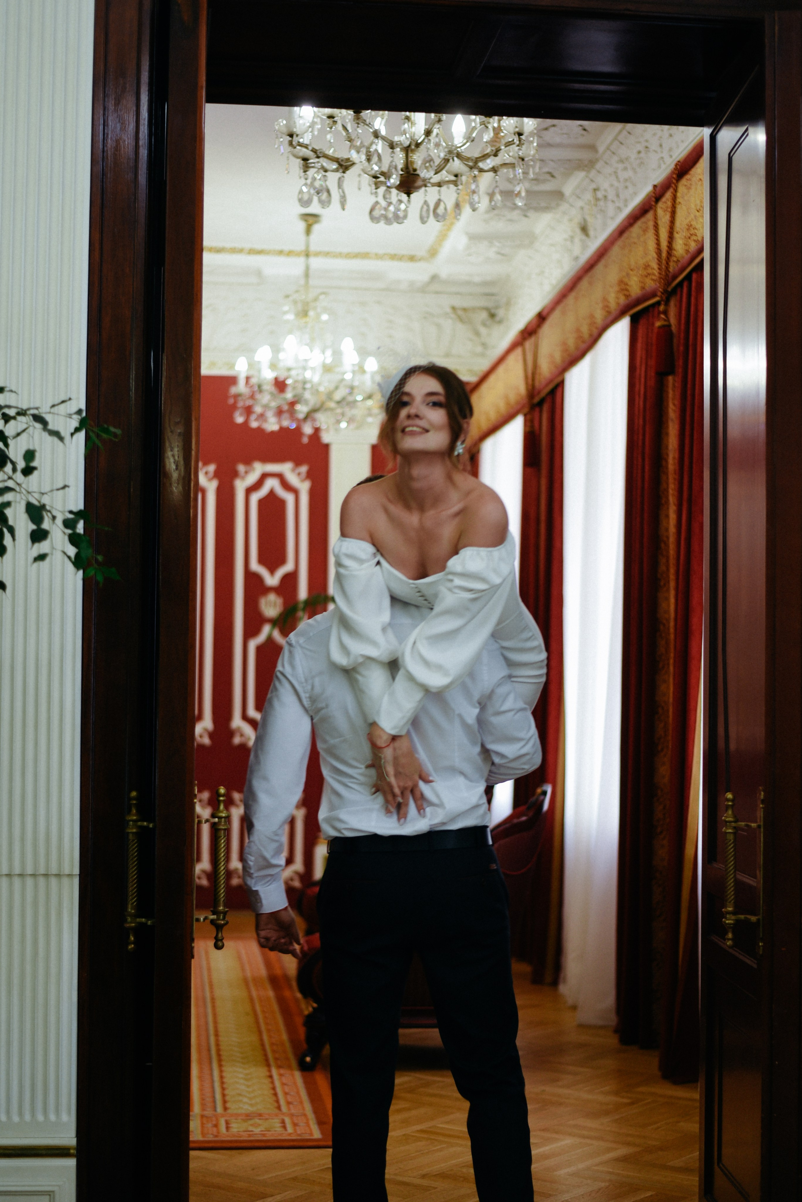 Егор и Виктория Грибоедовский ЗАГС и прогулка по городу. Фотограф Лола Волна, город Москва