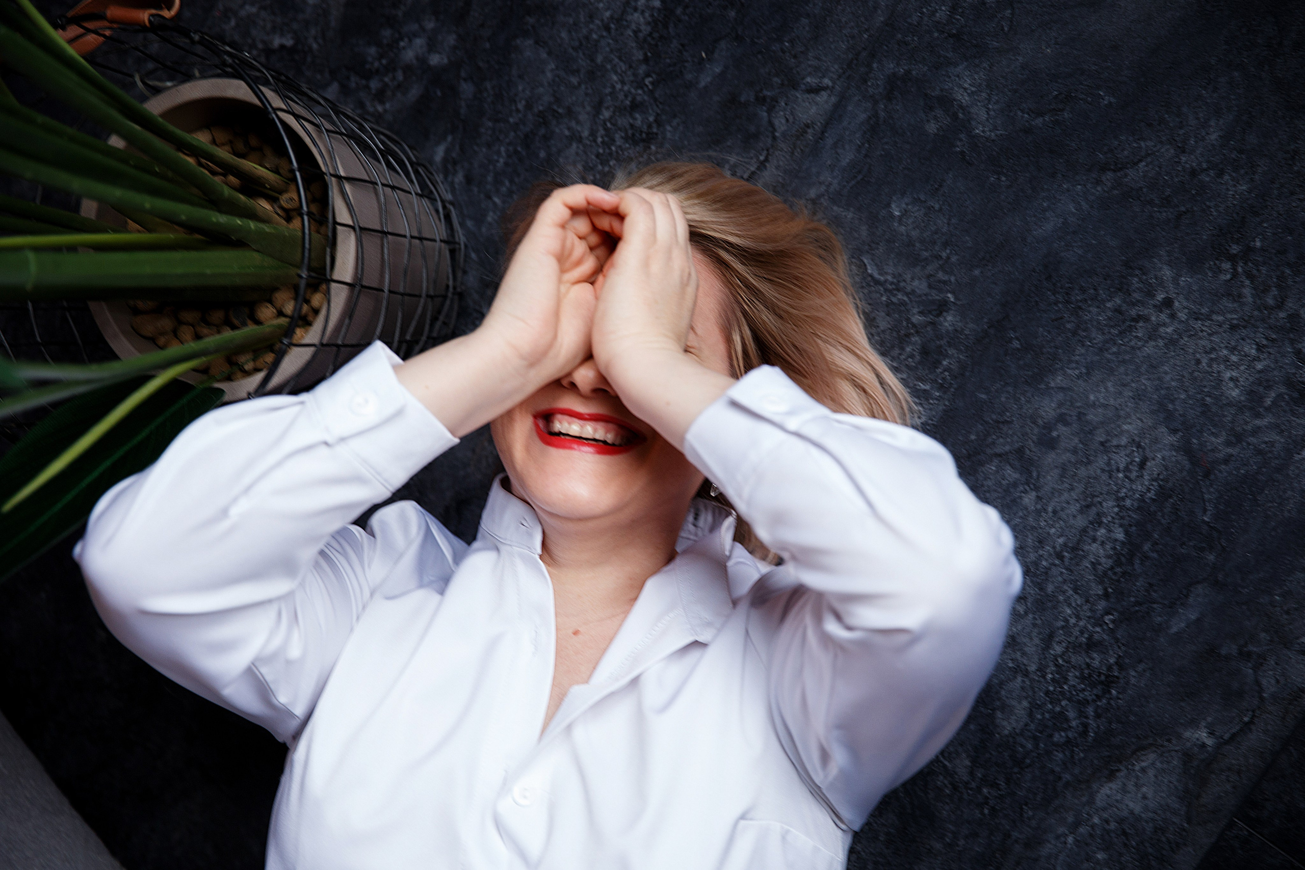 Анюта. Визажист, мастер по причёскам, преподаватель по макияжу. Женский и контент фотограф Люба Пунанцева. Северодвинск. Архангельск