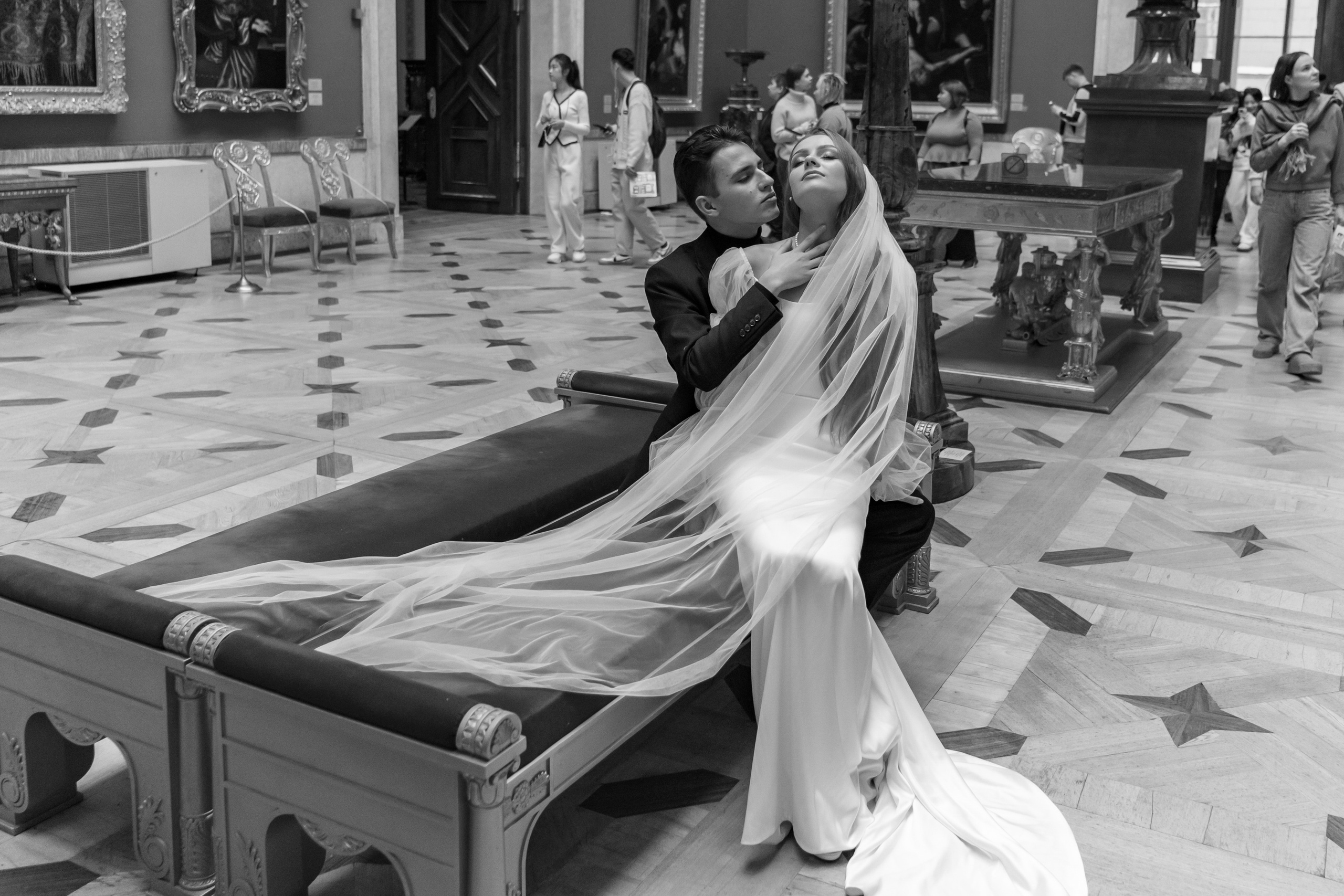 Фотосессия в Эрмитаже упрекрасно передаст Ваш стиль свадьбы!