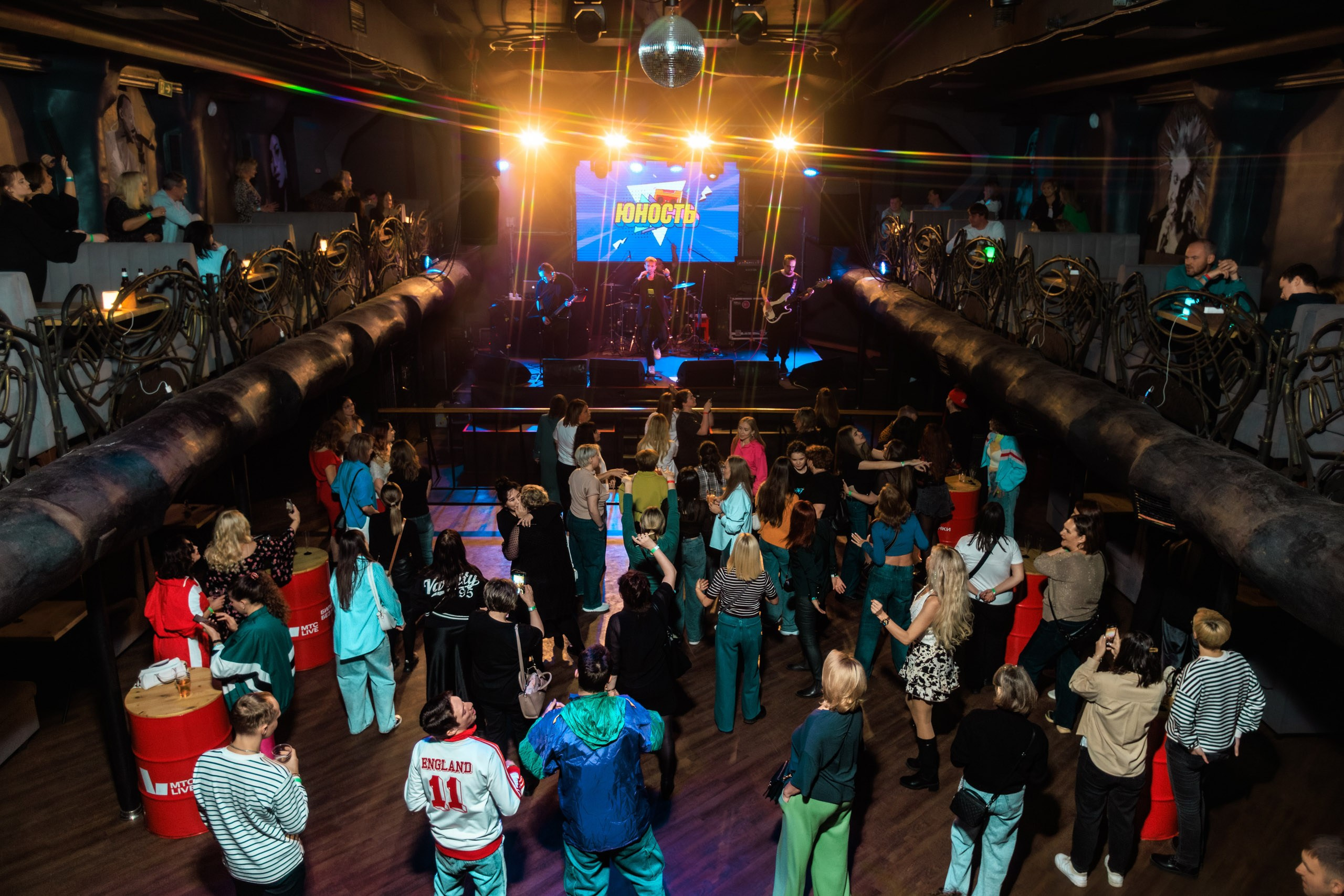 Юность. Репортажный фотограф Екатеринбург | Яркий, качественный репортаж | Концерты, клубы, репортаж, праздники, корпоративы