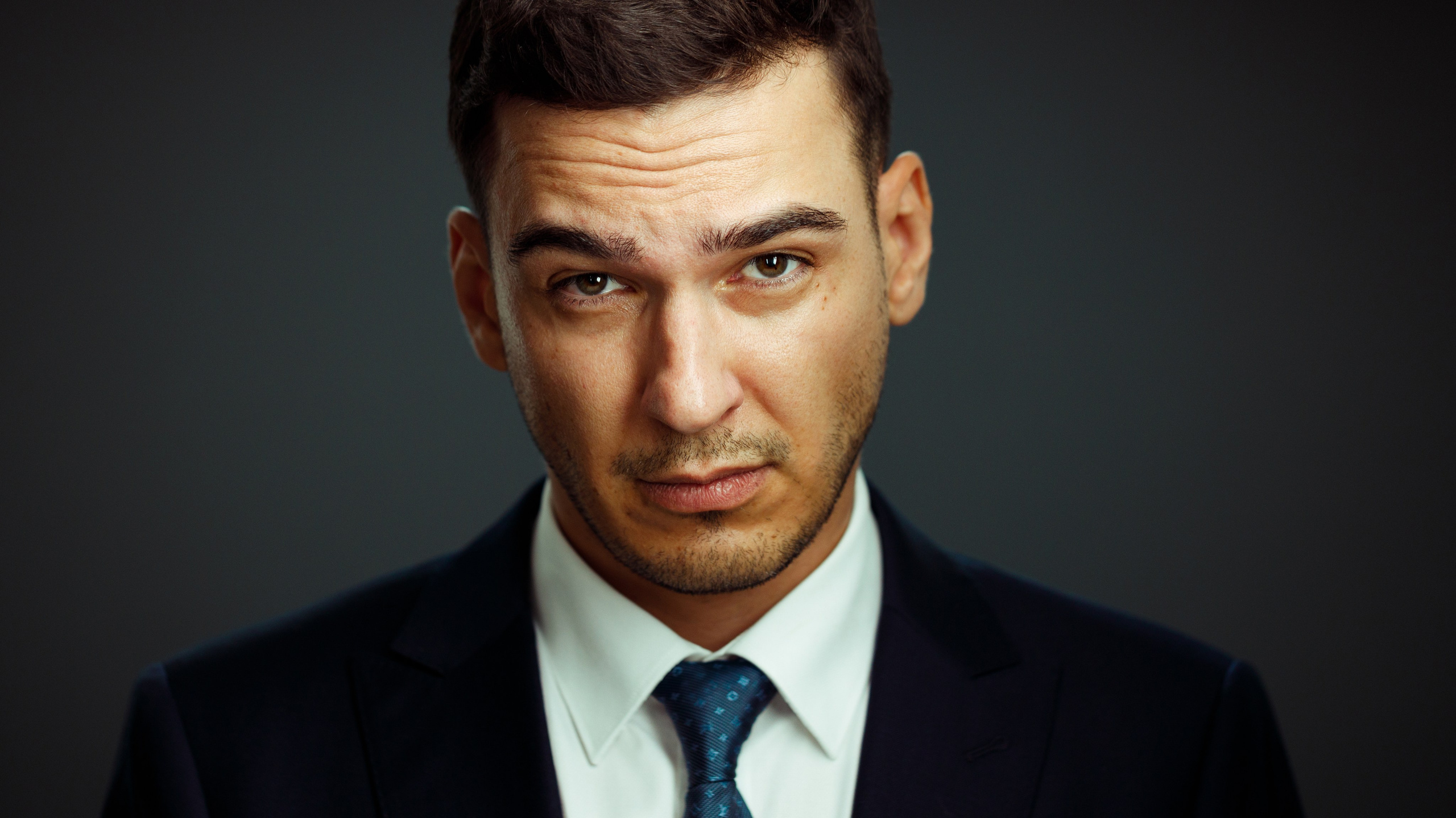 A portrait session for a family. Headshot & portrait photographer Alexei Shendrick